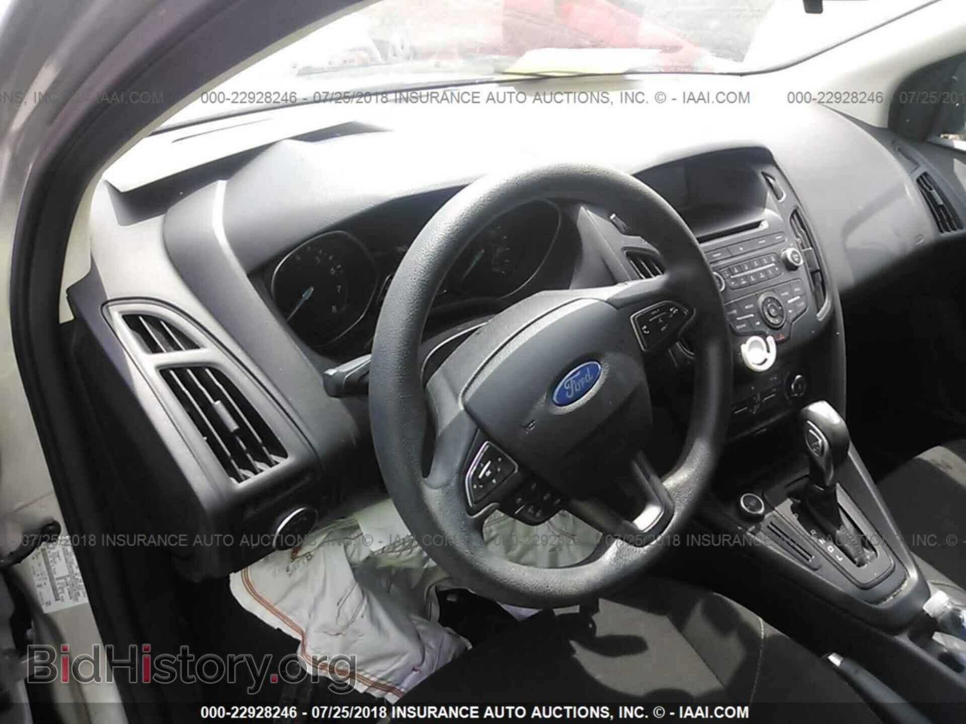 2016 Ford Focus - VIN: 1FADP3F28GL247515 - Photo 5
