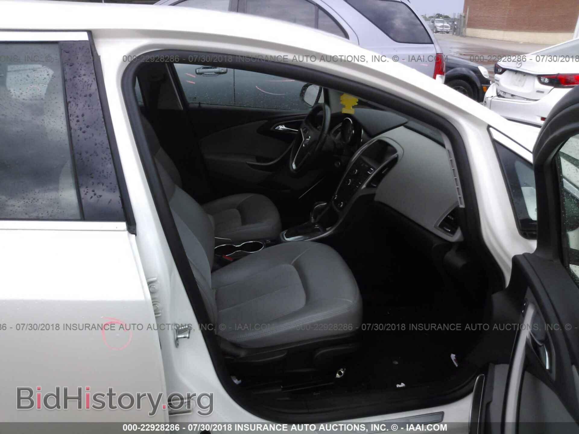 2014 Buick Verano - VIN: 1G4PR5SK4E4170390 - Photo 5