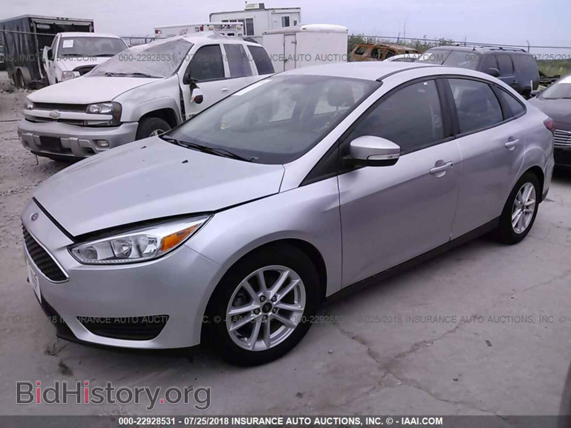 2016 Ford Focus - VIN: 1FADP3F27GL305467 - Photo 2