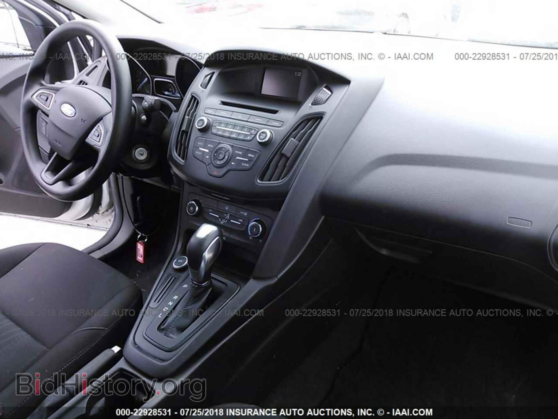2016 Ford Focus - VIN: 1FADP3F27GL305467 - Photo 5
