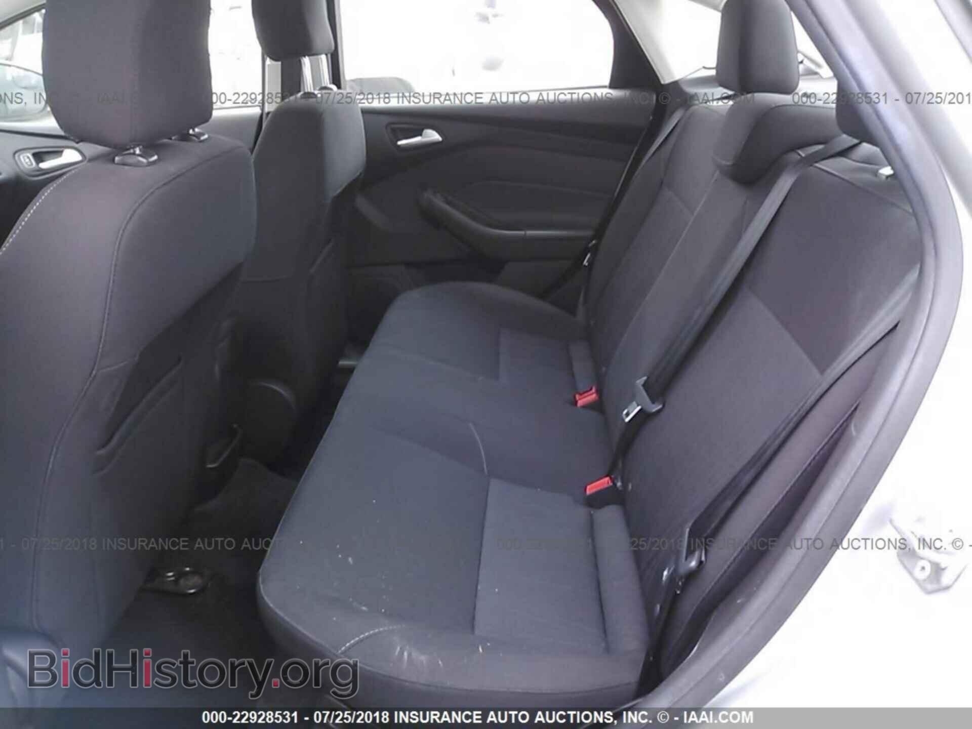 2016 Ford Focus - VIN: 1FADP3F27GL305467 - Photo 8