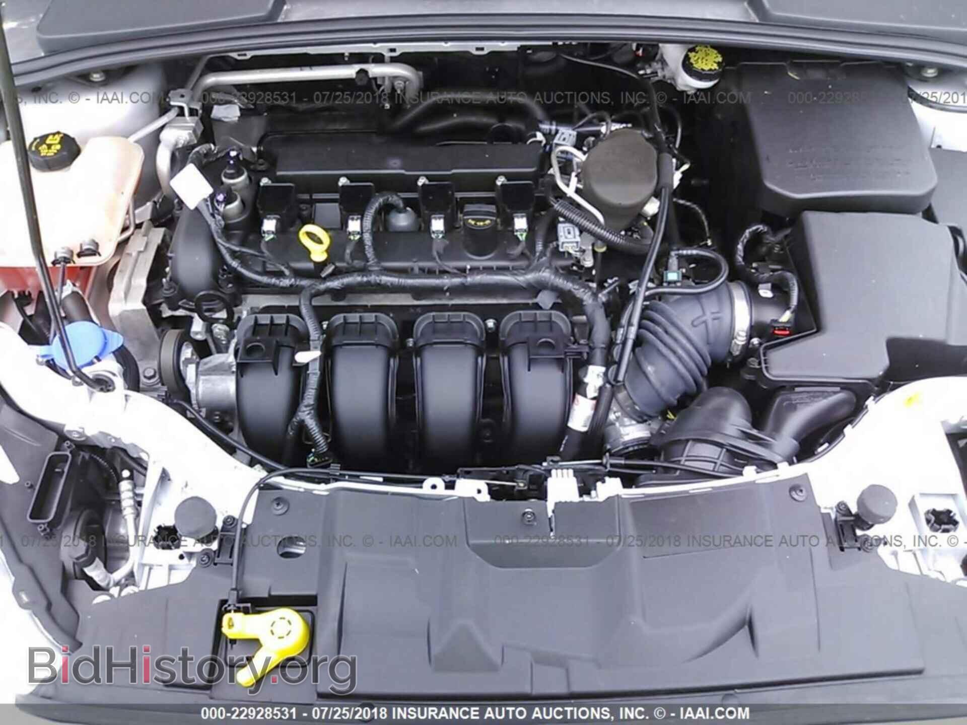 2016 Ford Focus - VIN: 1FADP3F27GL305467 - Photo 10