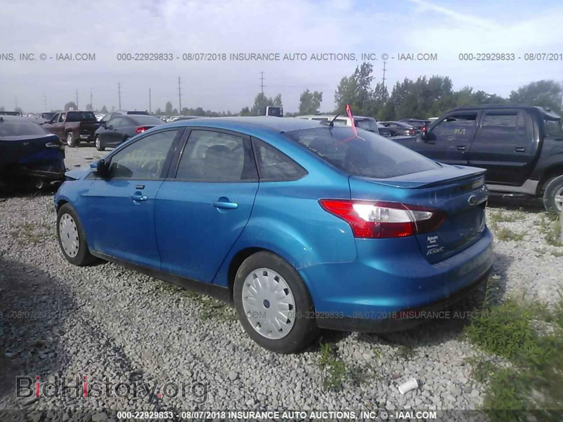 2014 Ford Focus - VIN: 1FADP3F22EL412066 - Photo 3