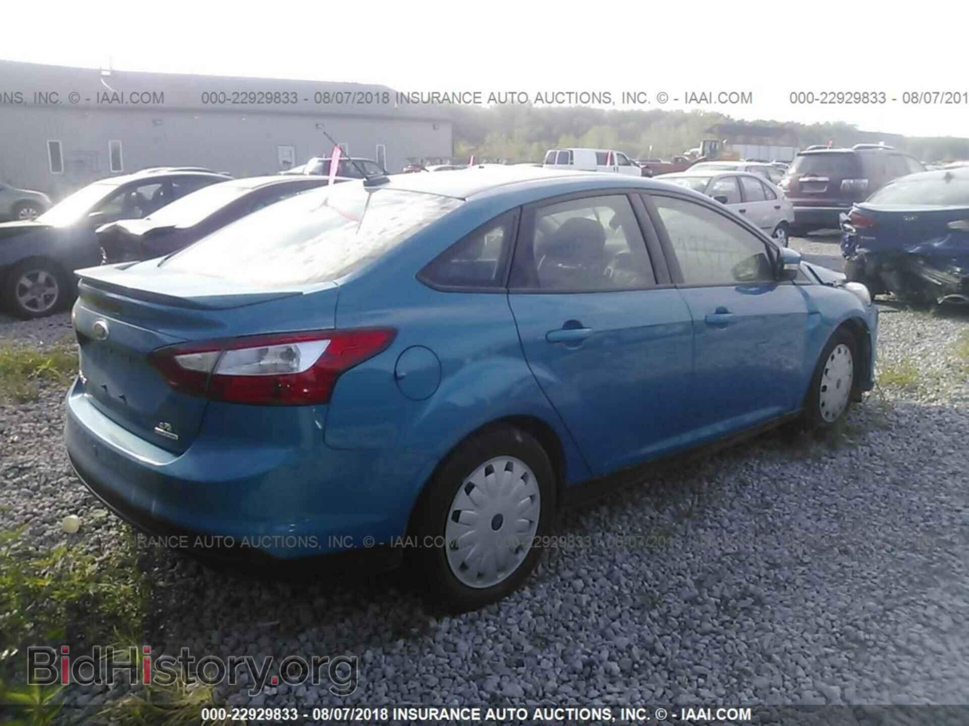 2014 Ford Focus - VIN: 1FADP3F22EL412066 - Photo 4