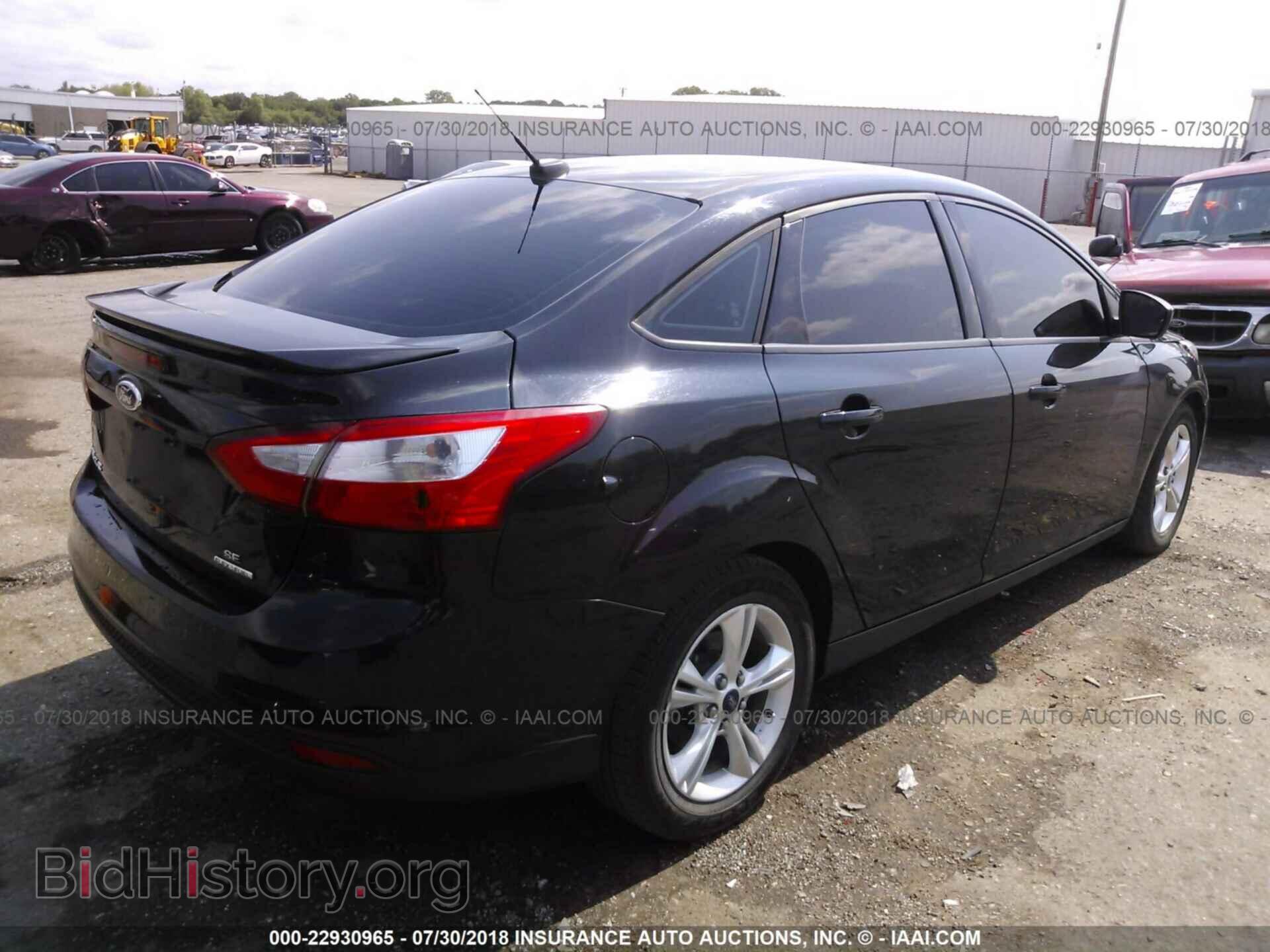 2012 Ford Focus - VIN: 1FAHP3F21CL476775 - Photo 4
