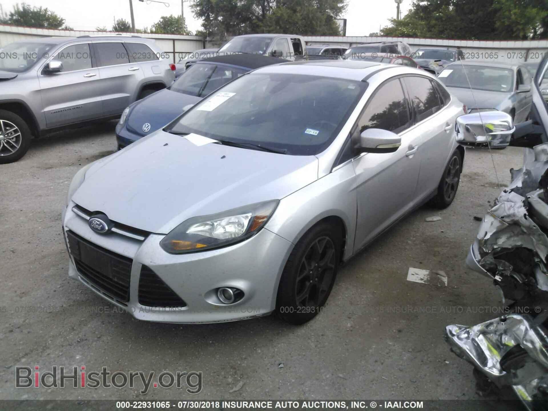 2012 Ford Focus - VIN: 1FAHP3J25CL304482 - Photo 2