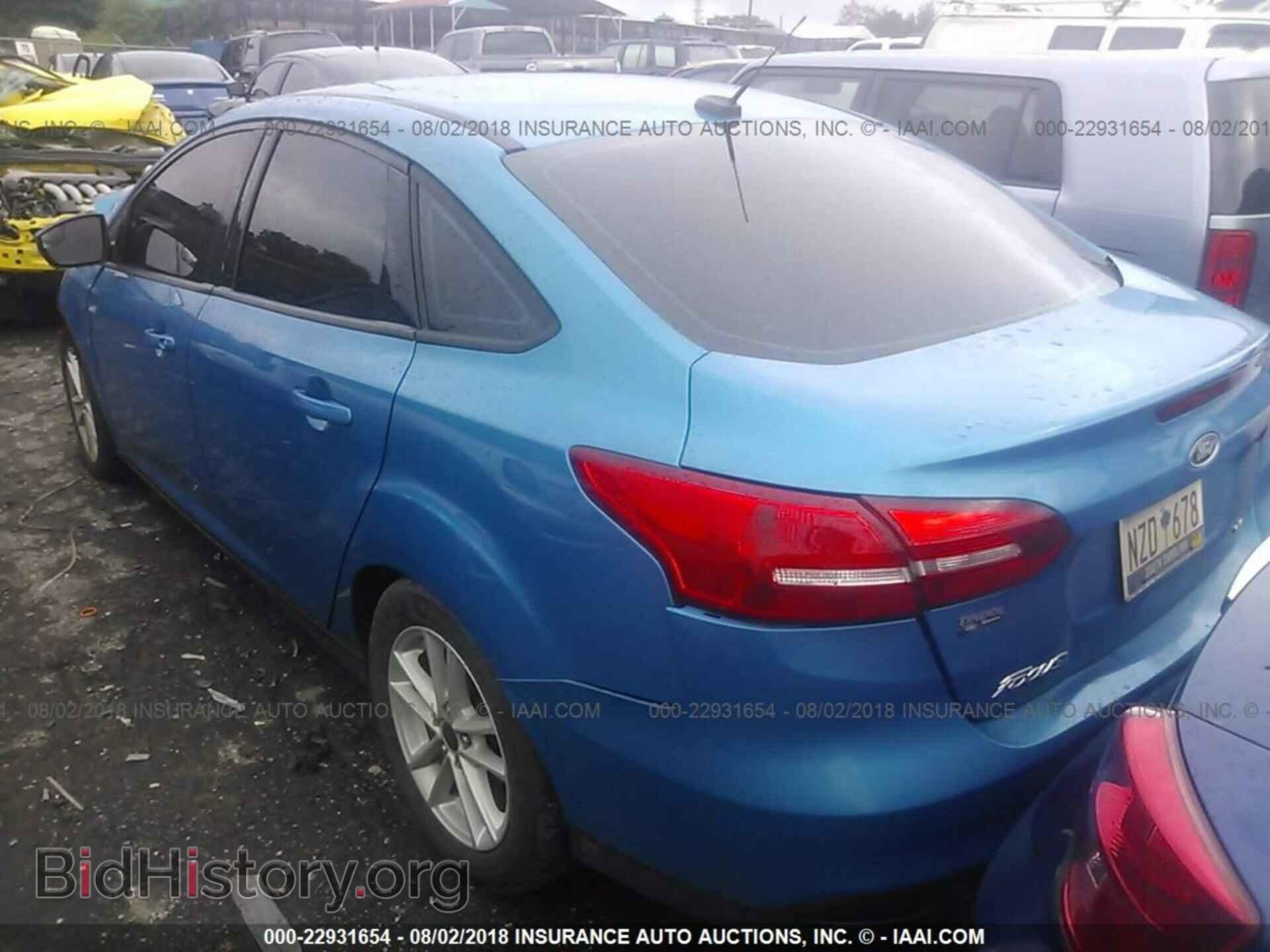 2017 Ford Focus - VIN: 1FADP3F29HL241207 - Photo 3