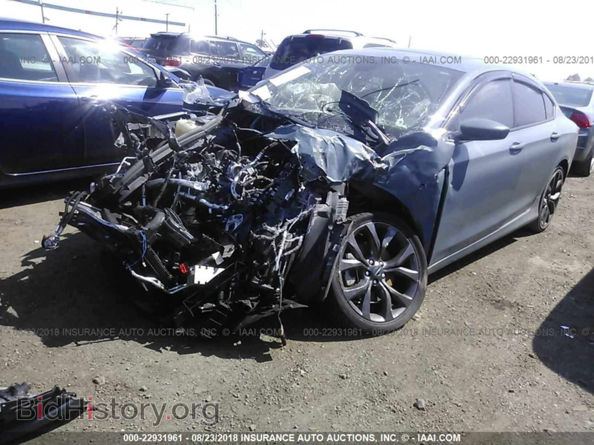 2015 Chrysler 200 - VIN: 1C3CCCDG2FN617932 - Фото 2