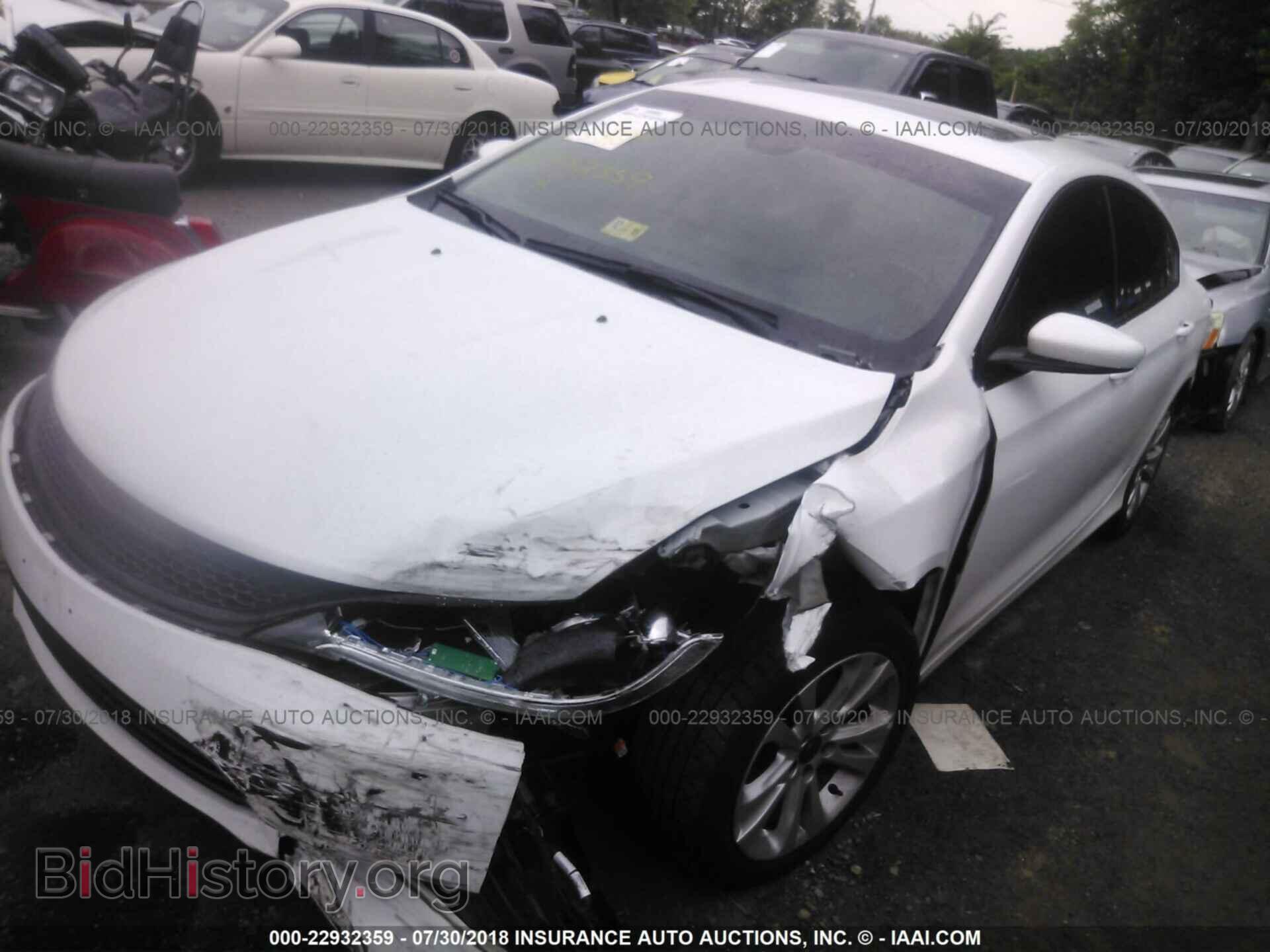 2015 Chrysler 200 - VIN: 1C3CCCAB1FN700521 - Photo 2