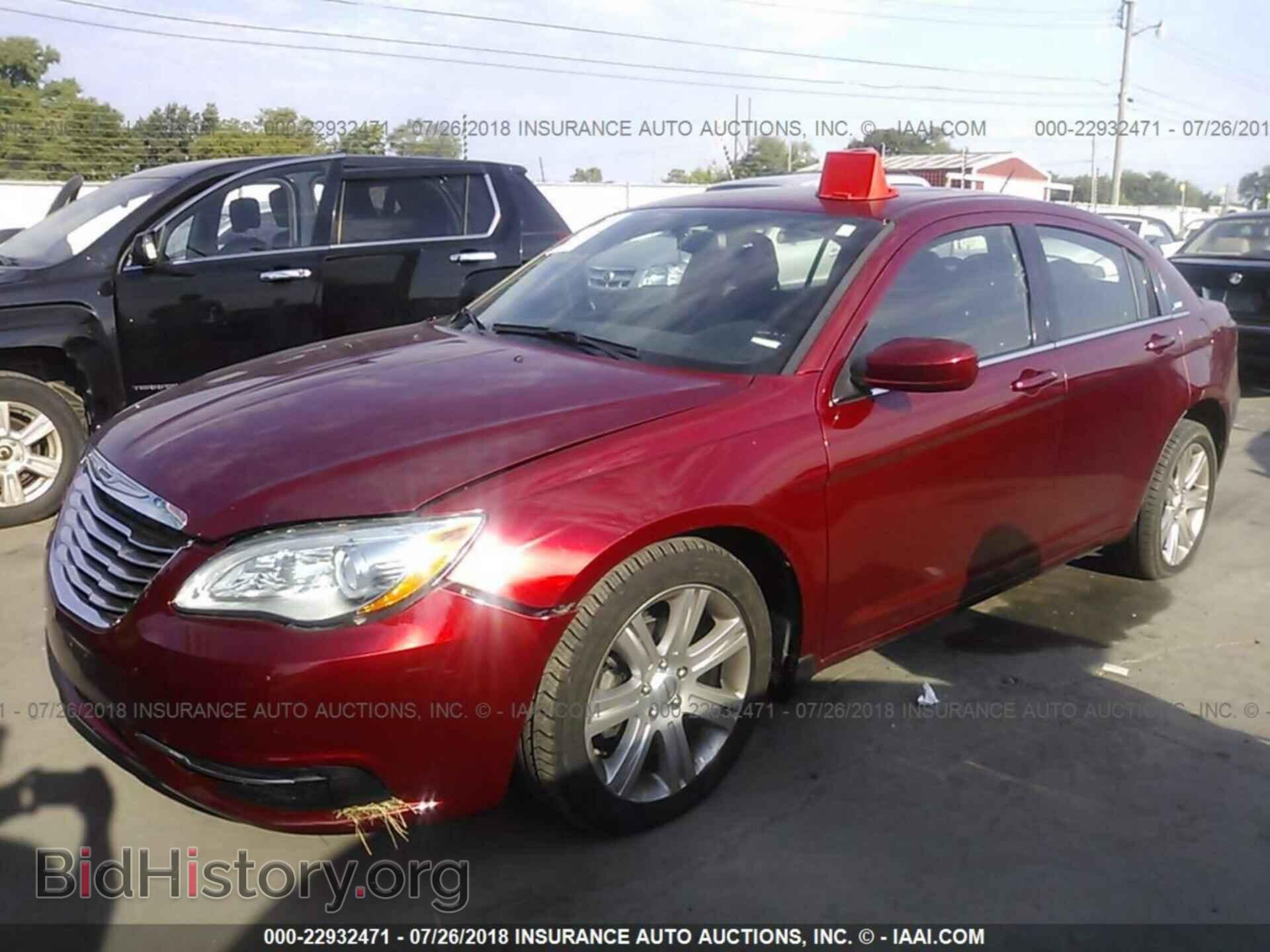 2013 Chrysler 200 - VIN: 1C3CCBBB0DN574092 - Photo 2