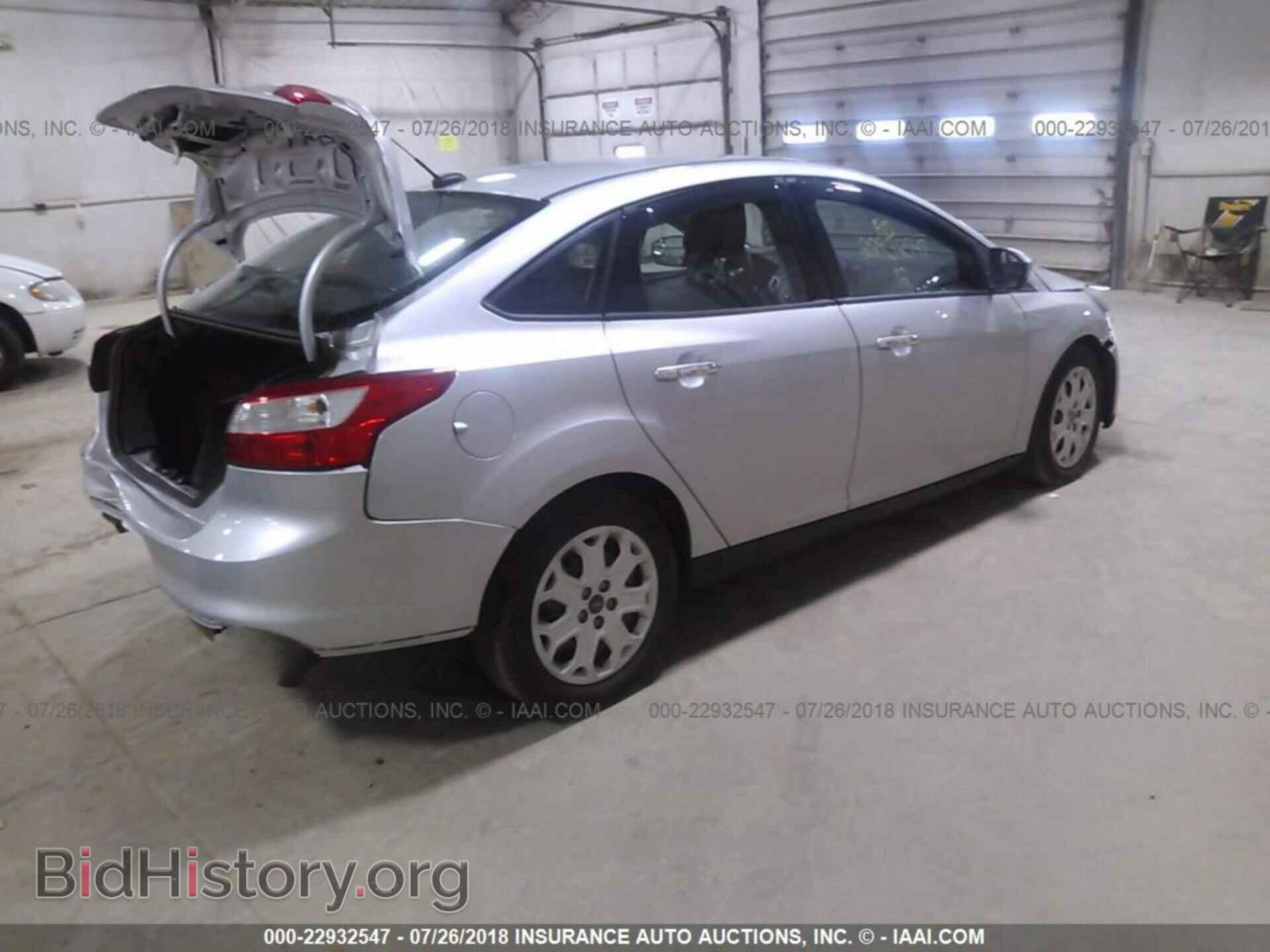 2012 Ford Focus - VIN: 1FAHP3F28CL195959 - Photo 4