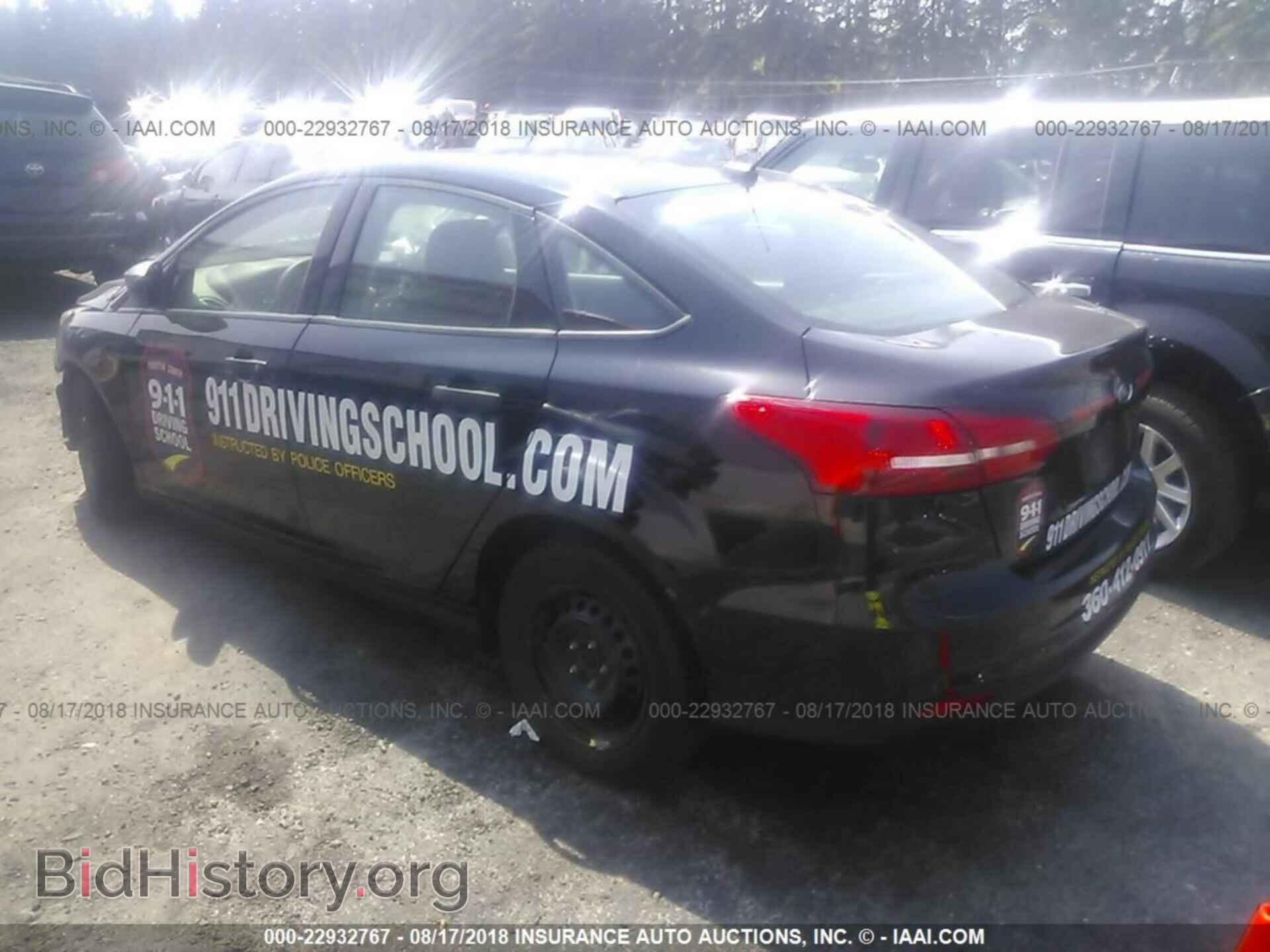 2017 Ford Focus - VIN: 1FADP3E22HL277936 - Photo 3