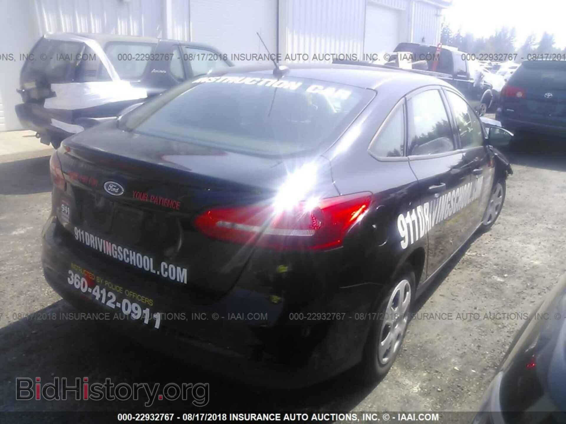 2017 Ford Focus - VIN: 1FADP3E22HL277936 - Photo 4