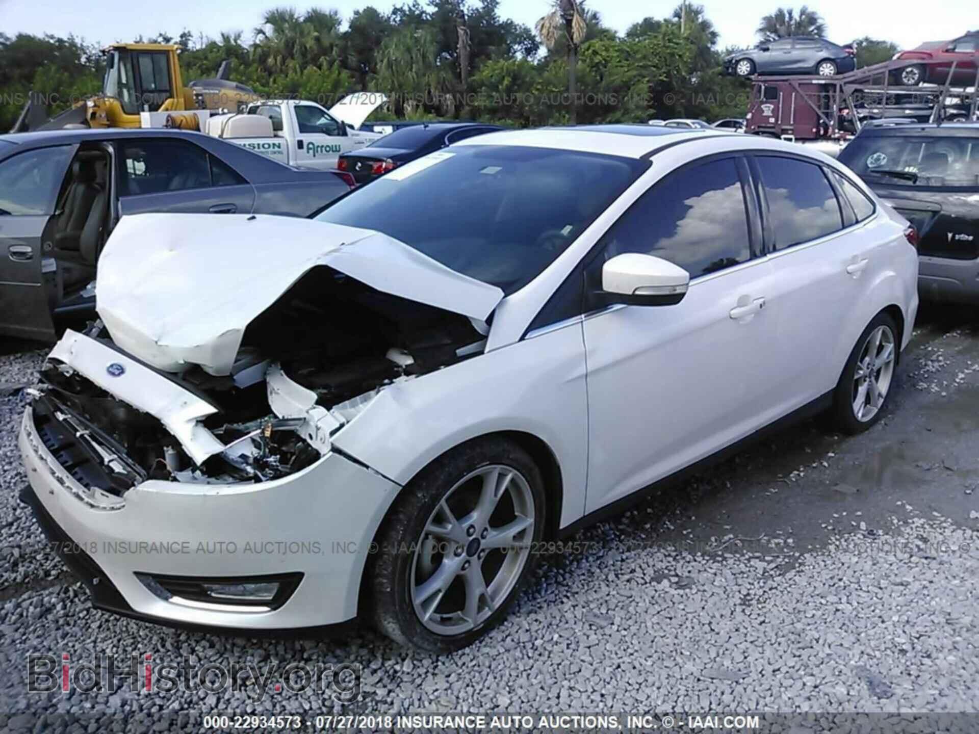 2015 Ford Focus - VIN: 1FADP3J2XFL380072 - Фото 2