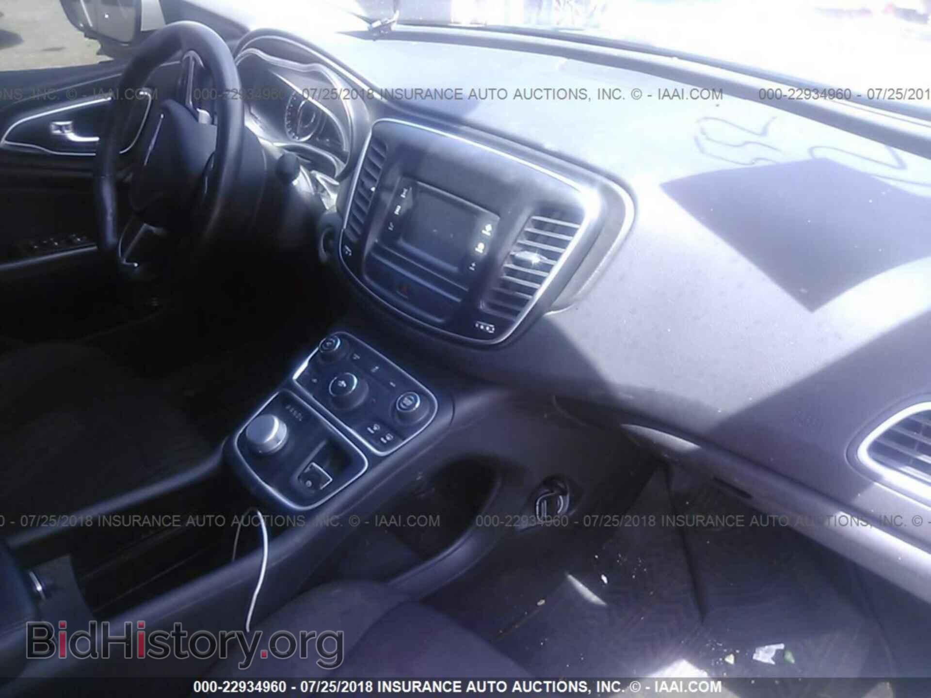 2015 Chrysler 200 - VIN: 1C3CCCAB8FN637420 - Photo 5