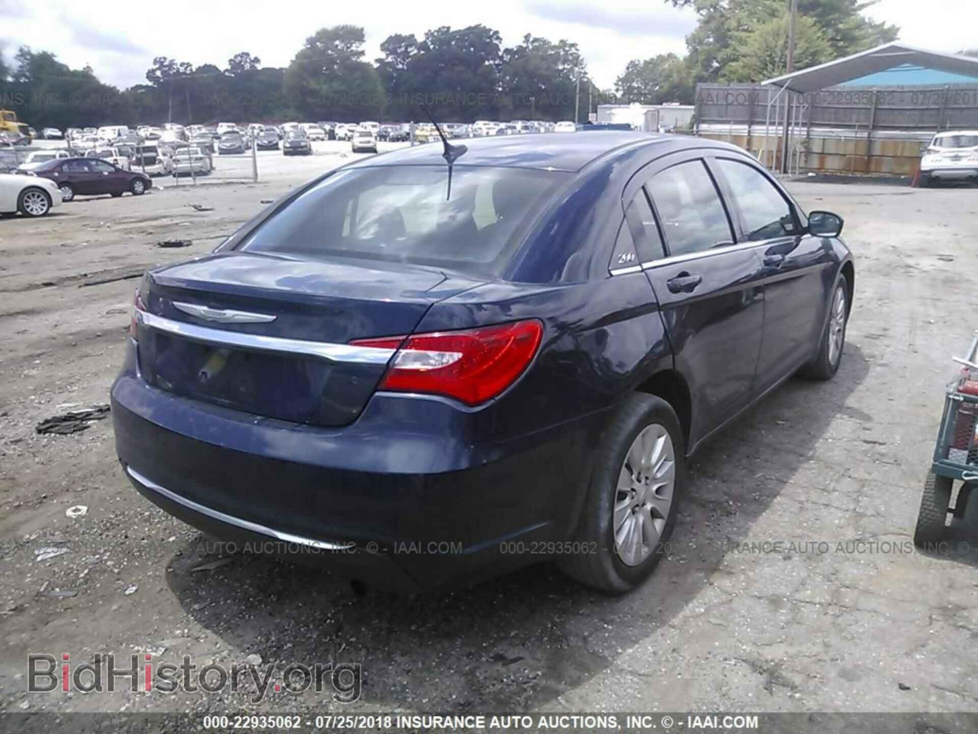 2014 Chrysler 200 - VIN: 1C3CCBAB2EN141182 - Photo 4