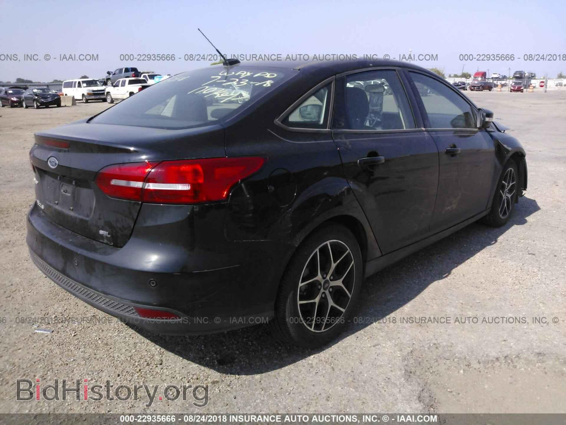 2017 Ford Focus - VIN: 1FADP3H2XHL283768 - Фото 4