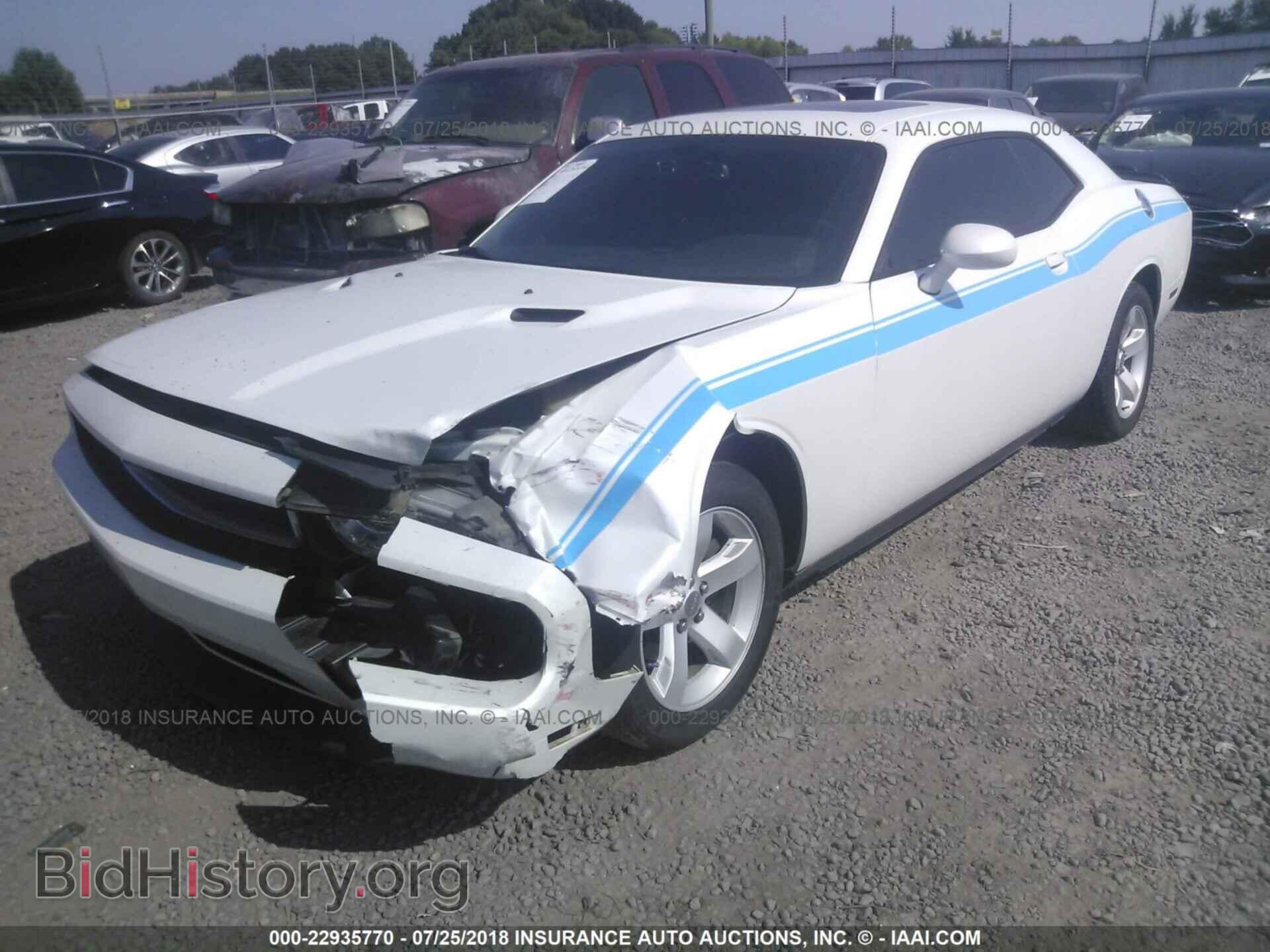 2014 Dodge Challenger - VIN: 2C3CDYAGXEH196094 - Фото 2