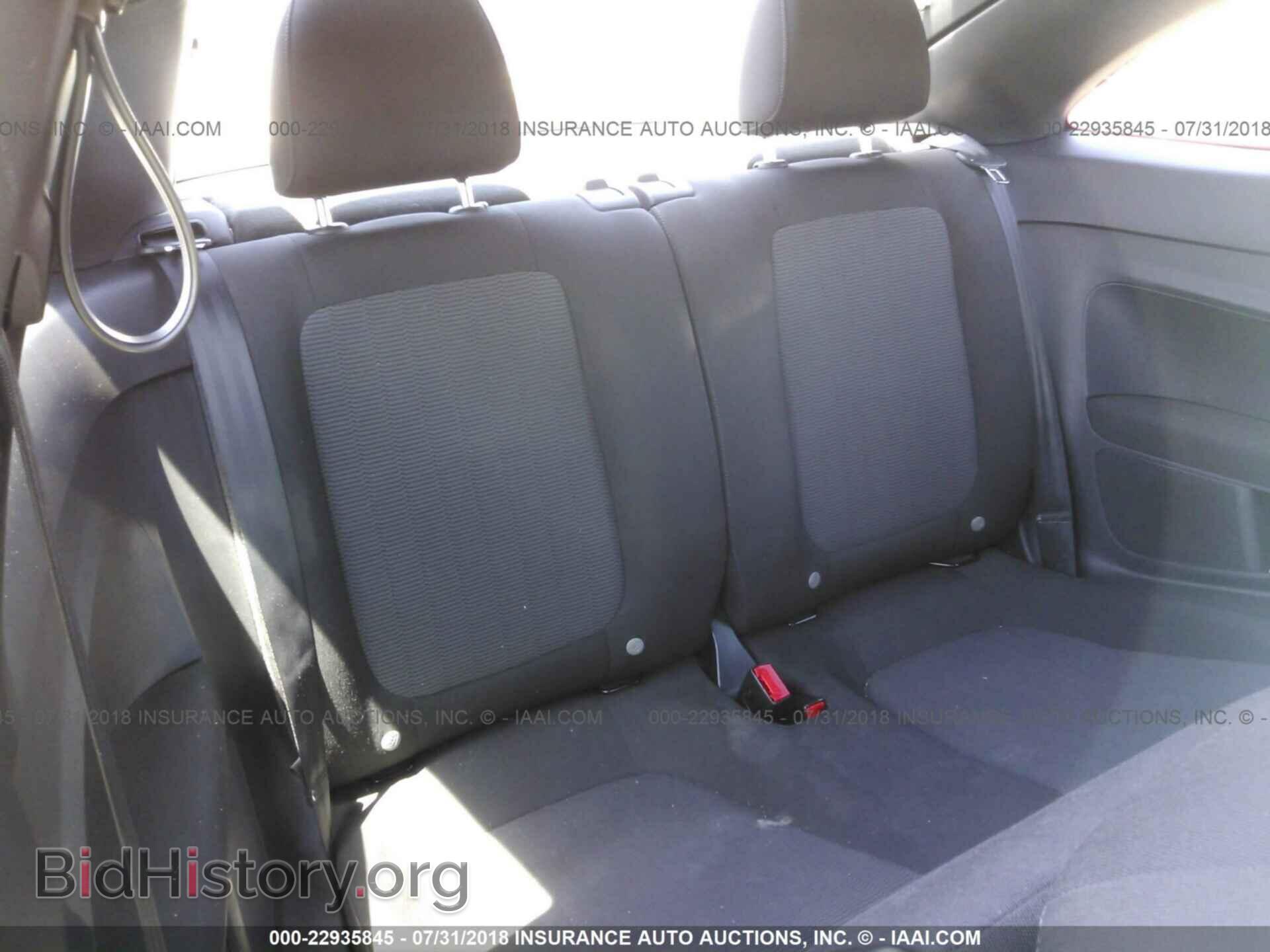 2014 Volkswagen Beetle - VIN: 3VWFP7AT7EM631174 - Фото 8