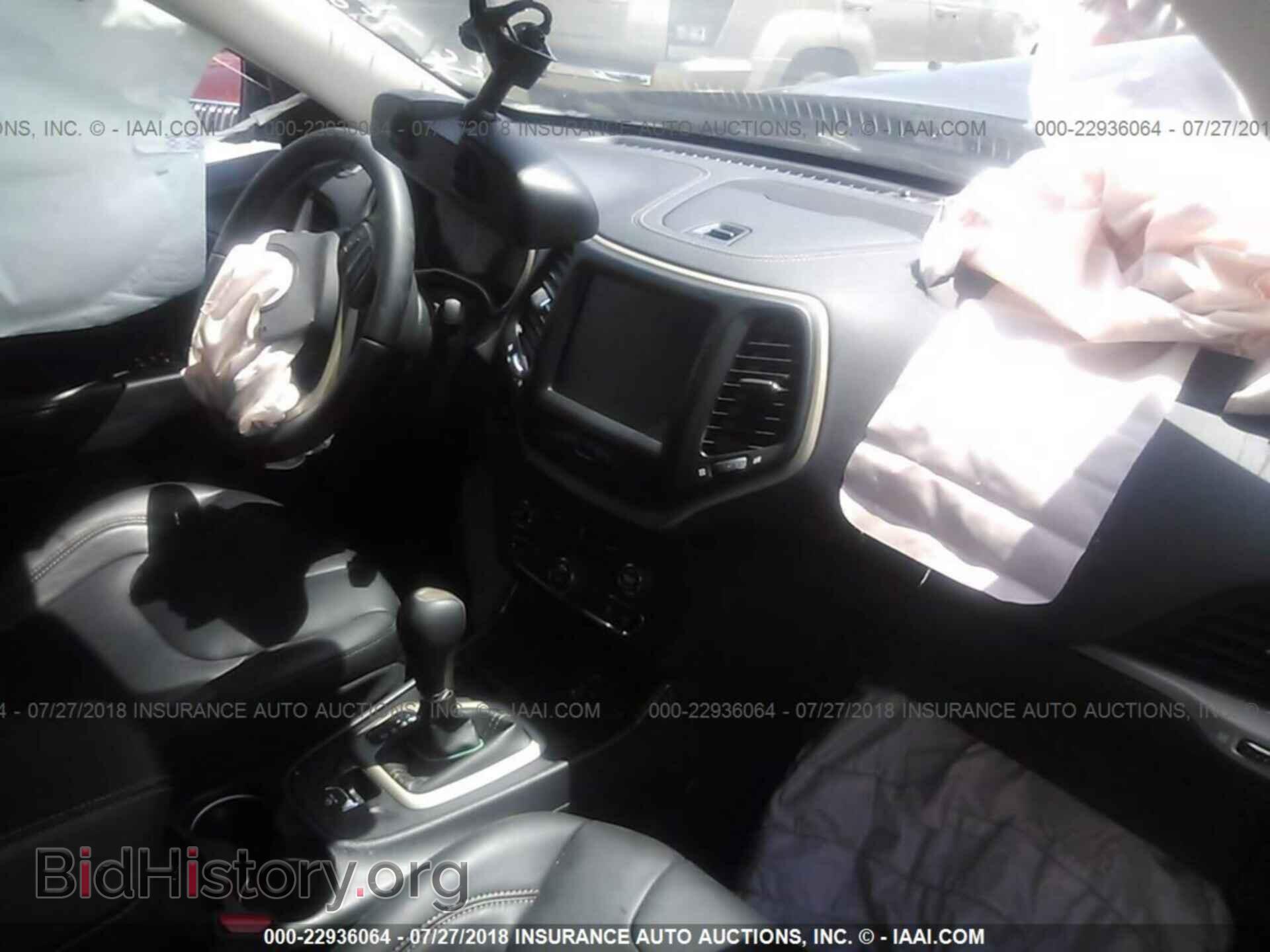 2017 Jeep Cherokee - VIN: 1C4PJLDB7HW650770 - Photo 5