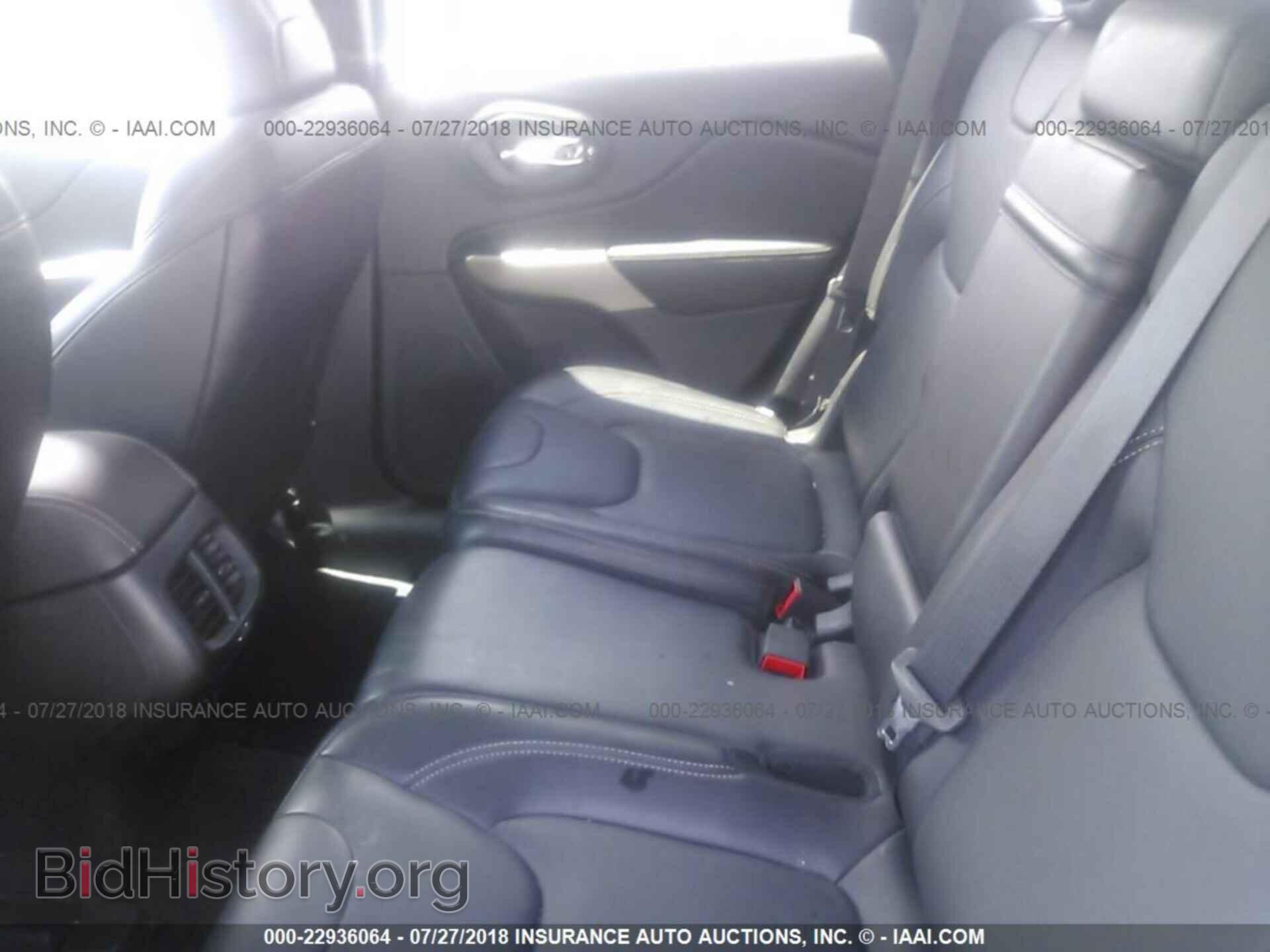 2017 Jeep Cherokee - VIN: 1C4PJLDB7HW650770 - Photo 8