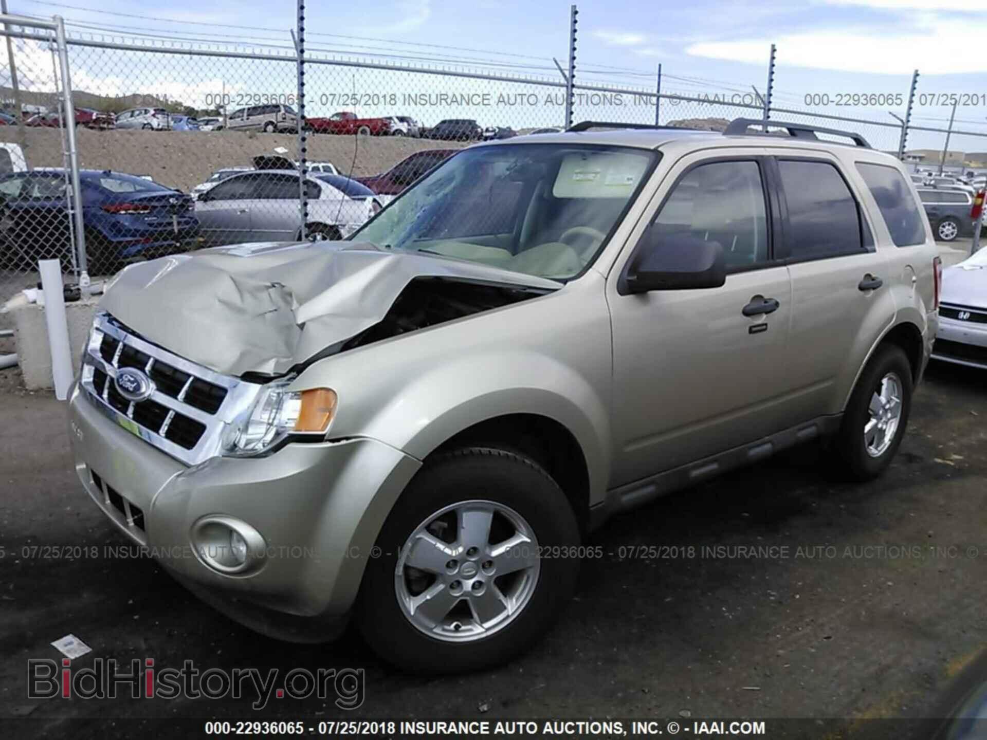 2012 Ford Escape - VIN: 1FMCU0DG2CKB18094 - Photo 2