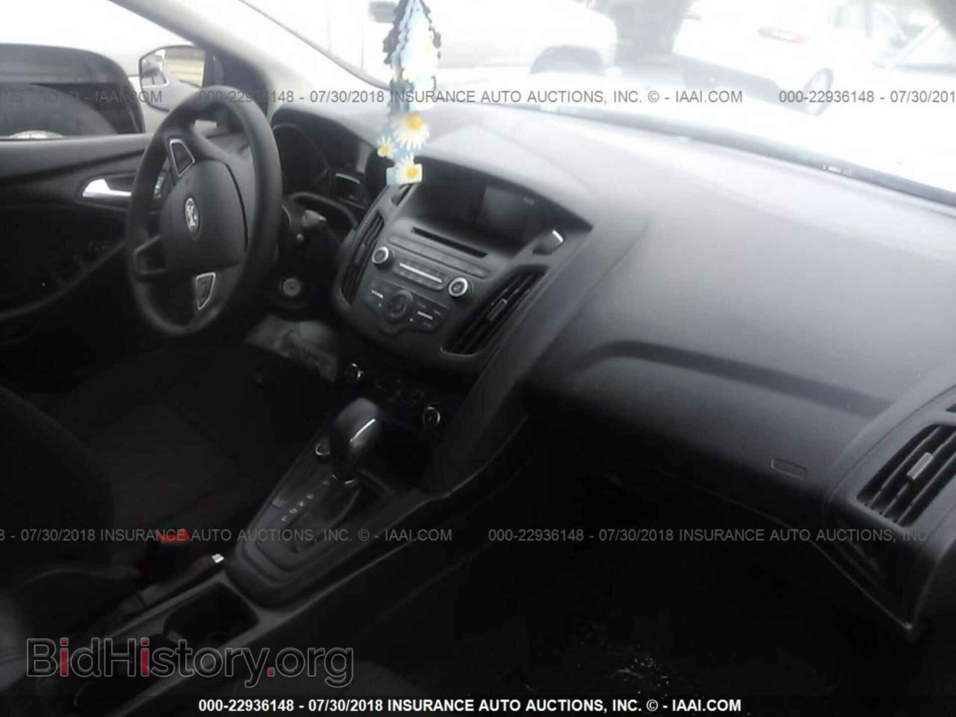 2017 Ford Focus - VIN: 1FADP3F20HL346671 - Photo 5