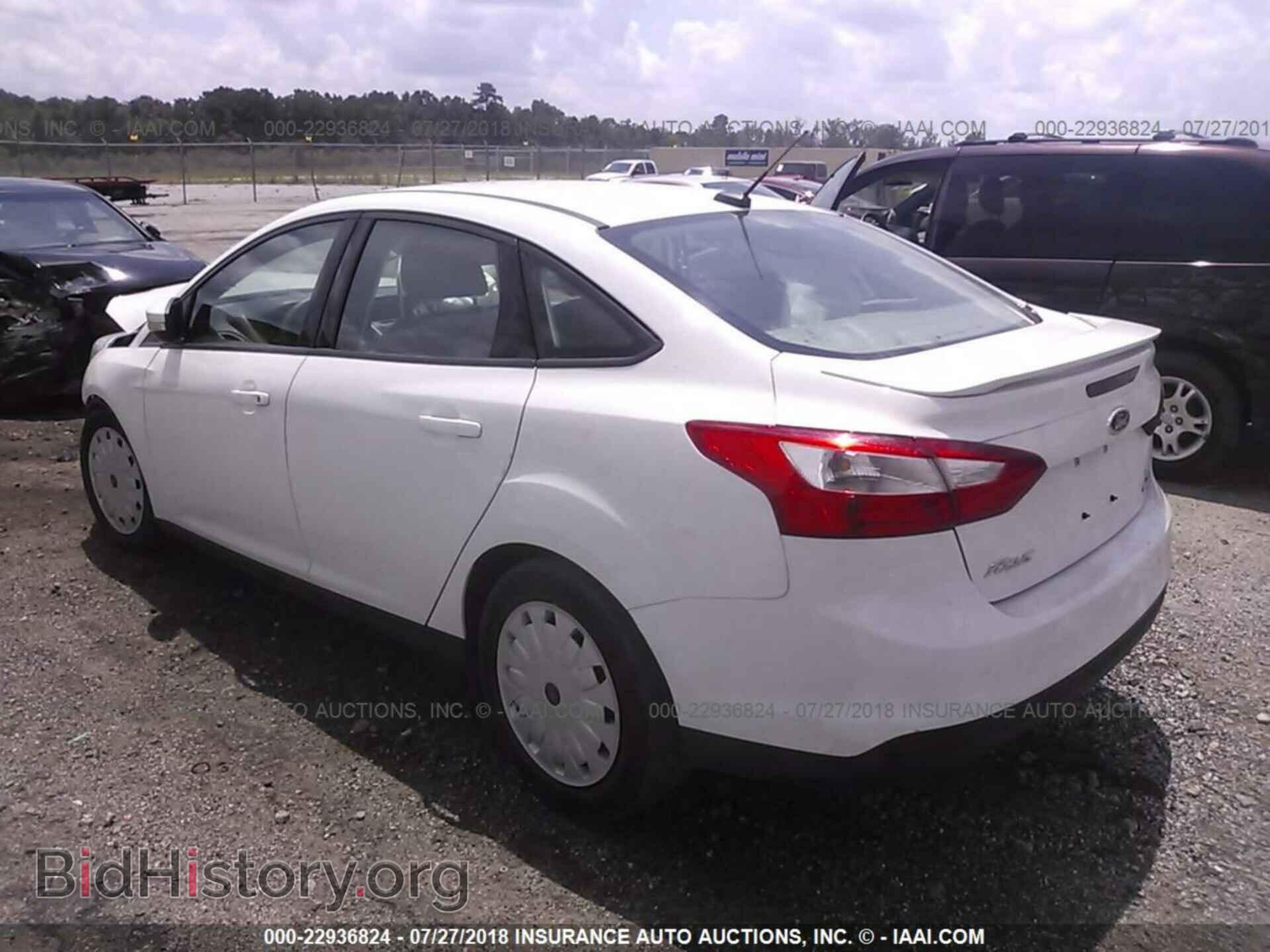 2014 Ford Focus - VIN: 1FADP3F2XEL356250 - Photo 3