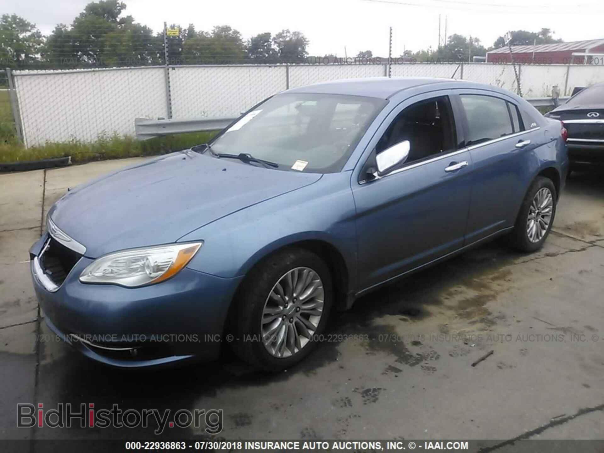 2011 Chrysler 200 - VIN: 1C3BC2FB7BN614722 - Фото 2