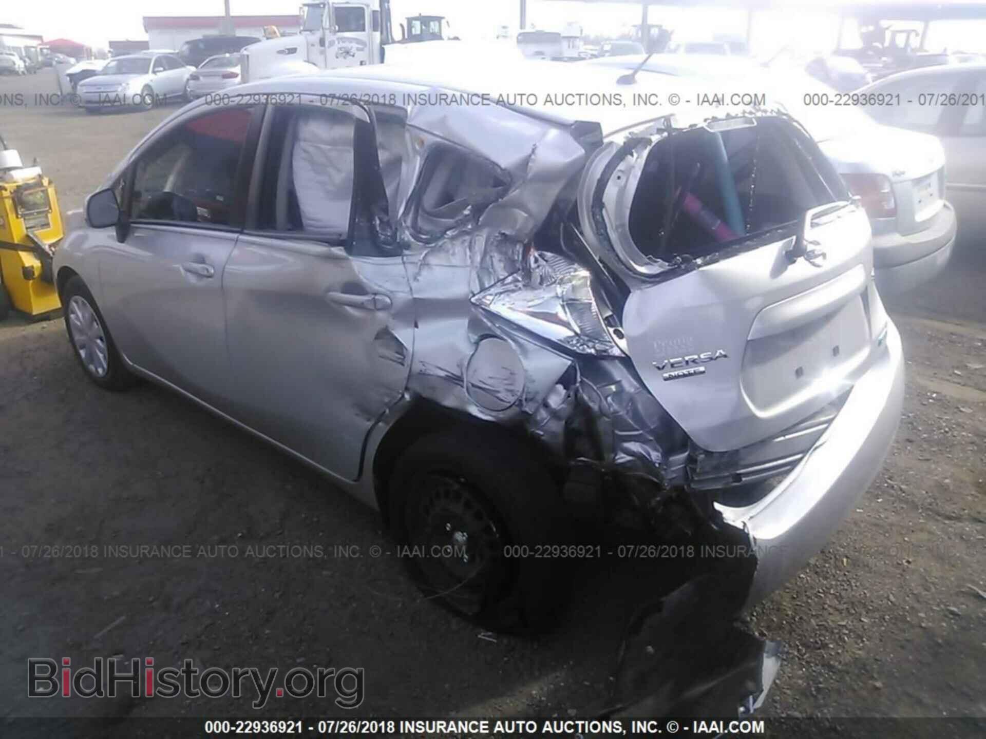 2014 Nissan Versa note - VIN: 3N1CE2CP1EL406272 - Photo 3