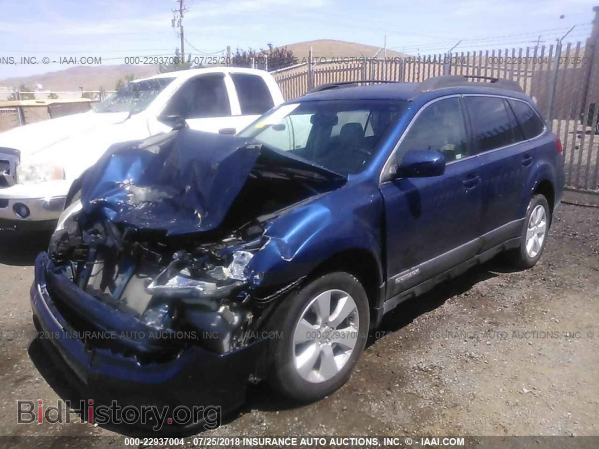 2011 Subaru Outback - VIN: 4S4BRBHC2B3340871 - Фото 2