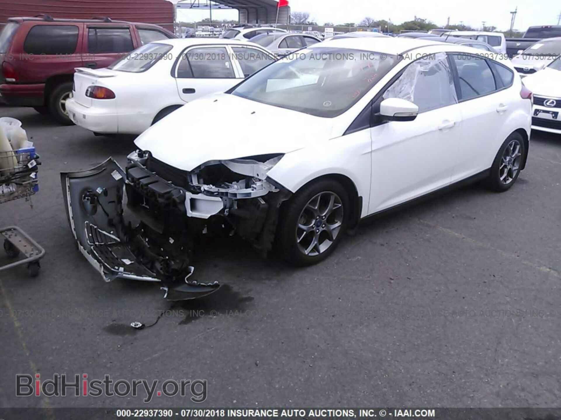2014 Ford Focus - VIN: 1FADP3K21EL303524 - Photo 2