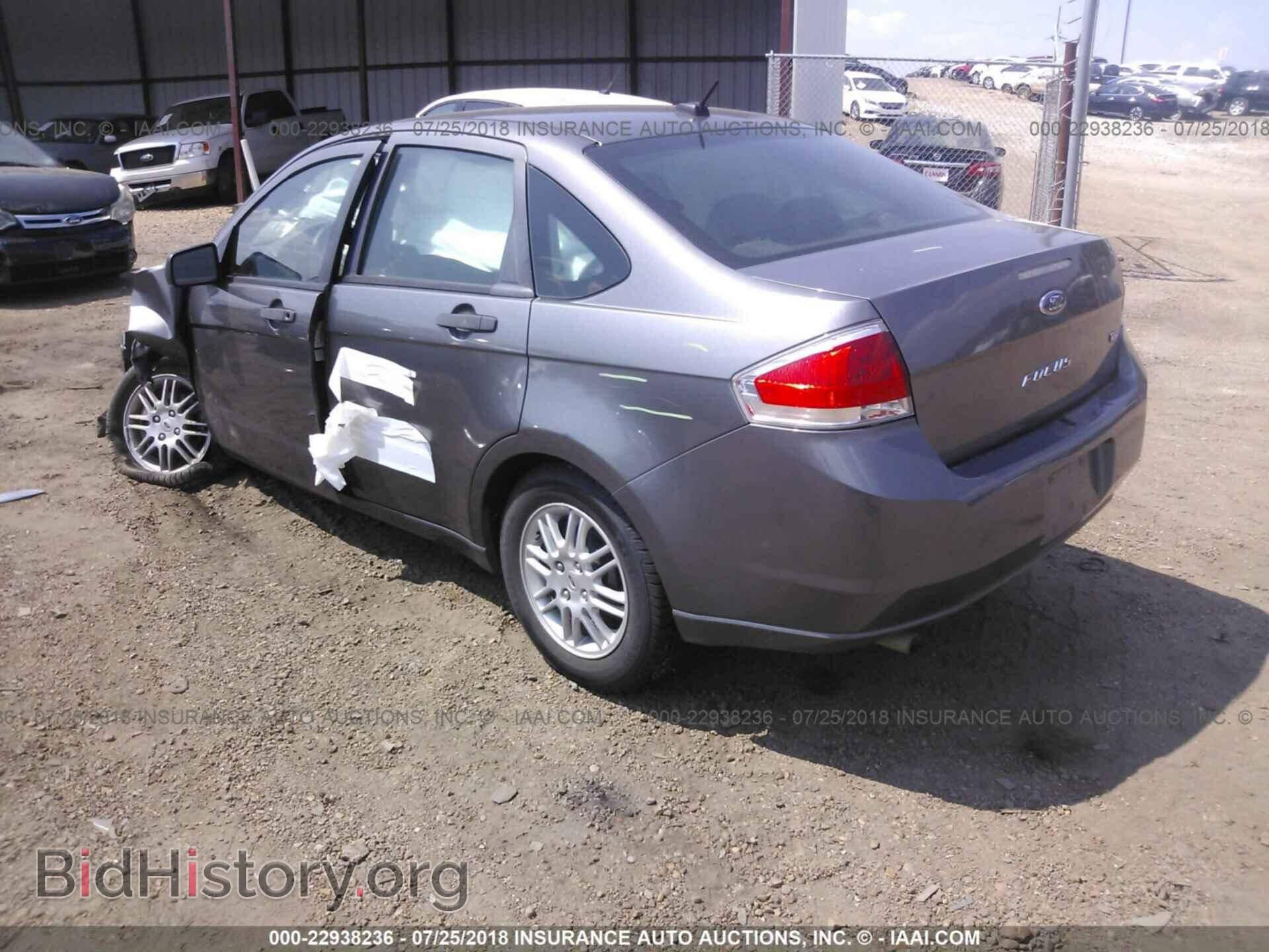 2011 Ford Focus - VIN: 1FAHP3FN2BW152502 - Photo 3