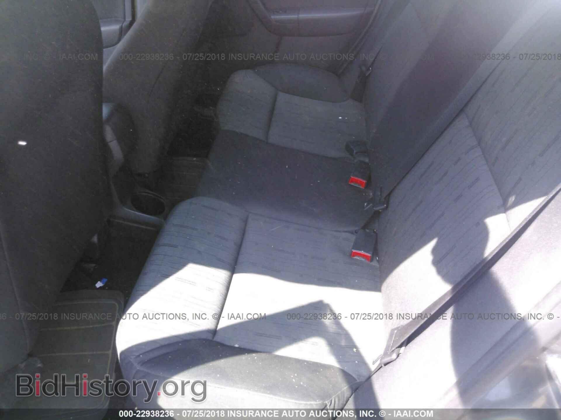 2011 Ford Focus - VIN: 1FAHP3FN2BW152502 - Photo 8