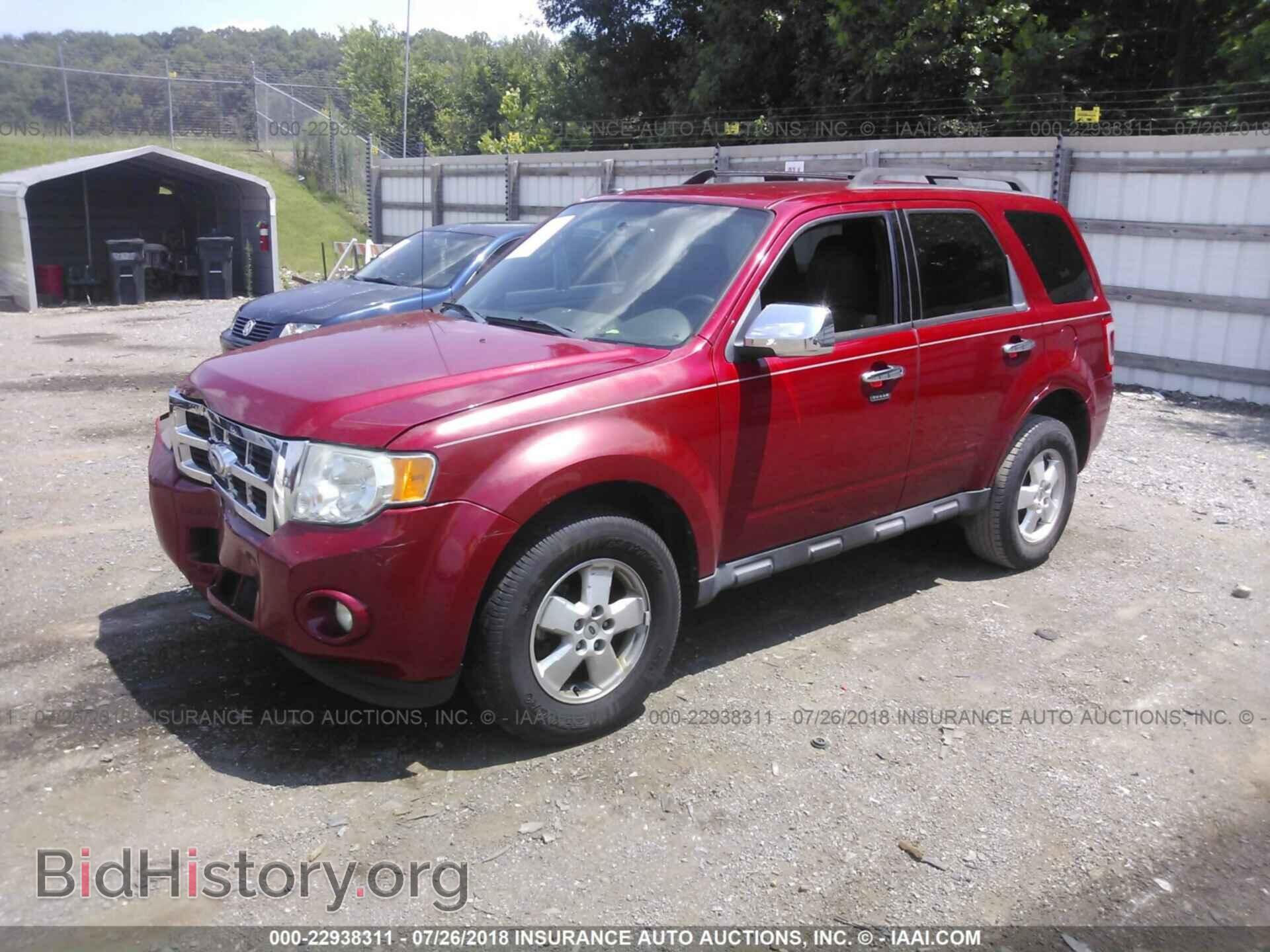 2011 Ford Escape - VIN: 1FMCU0DG7BKA17051 - Фото 2