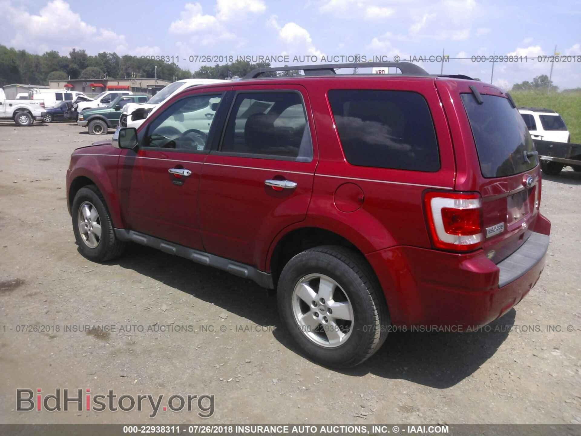 2011 Ford Escape - VIN: 1FMCU0DG7BKA17051 - Фото 3