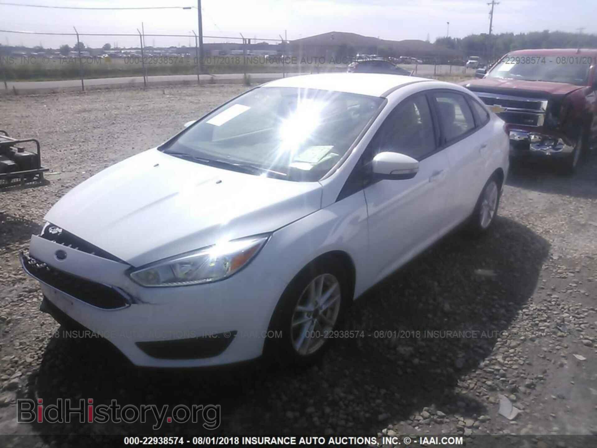 2016 Ford Focus - VIN: 1FADP3F29GL295105 - Photo 2