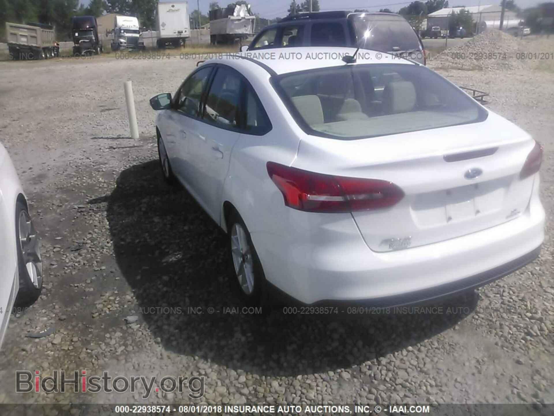 2016 Ford Focus - VIN: 1FADP3F29GL295105 - Photo 3