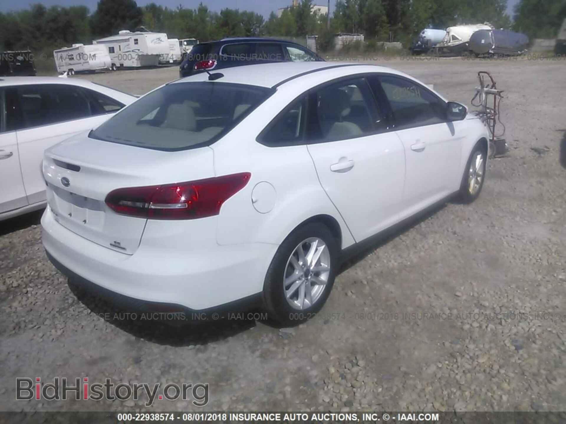 2016 Ford Focus - VIN: 1FADP3F29GL295105 - Photo 4