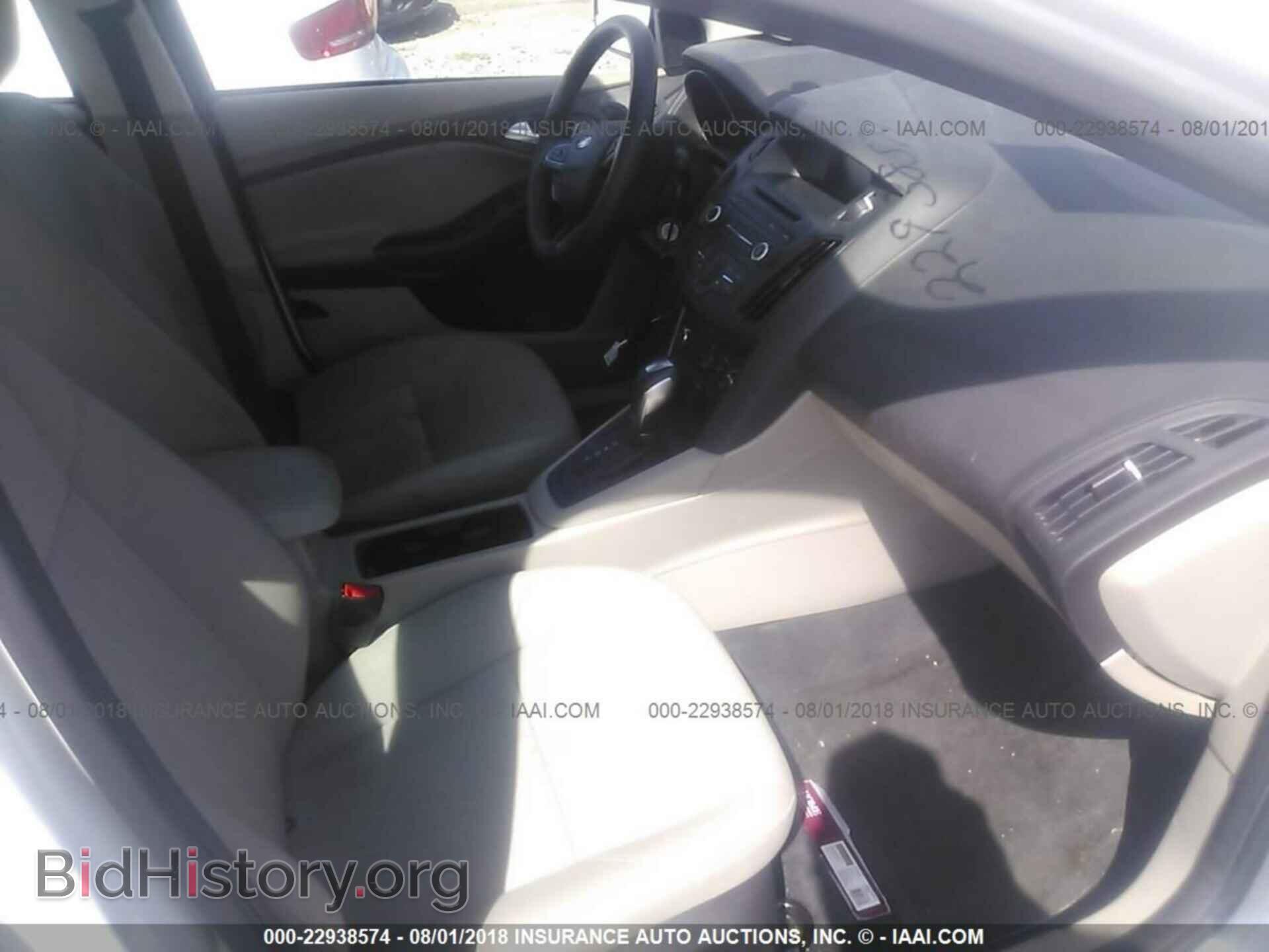 2016 Ford Focus - VIN: 1FADP3F29GL295105 - Photo 5