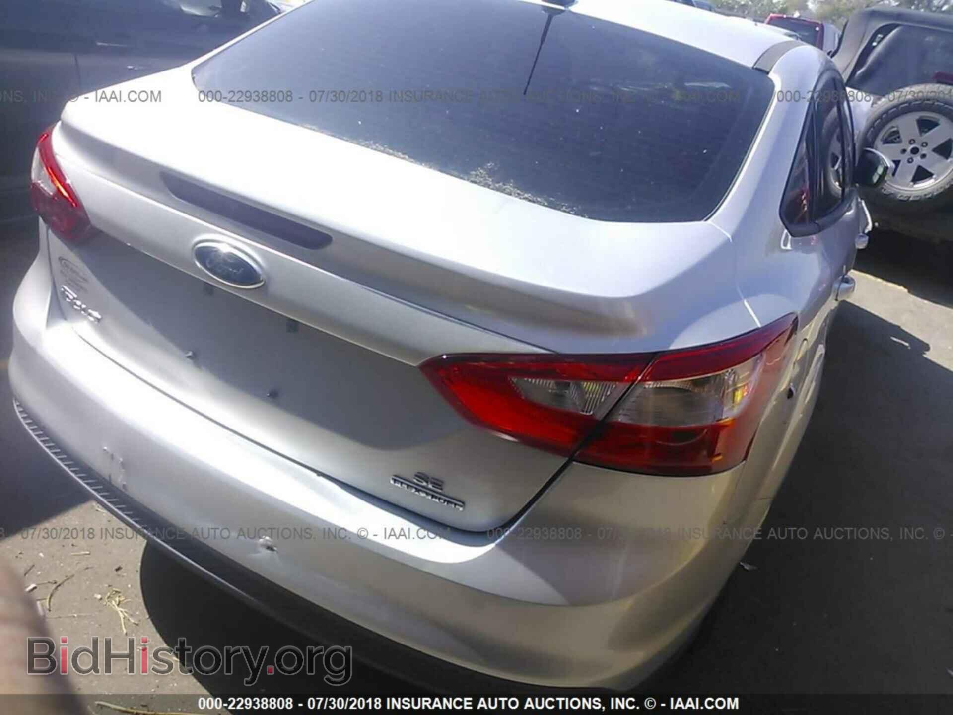 2014 Ford Focus - VIN: 1FADP3F23EL198933 - Photo 4