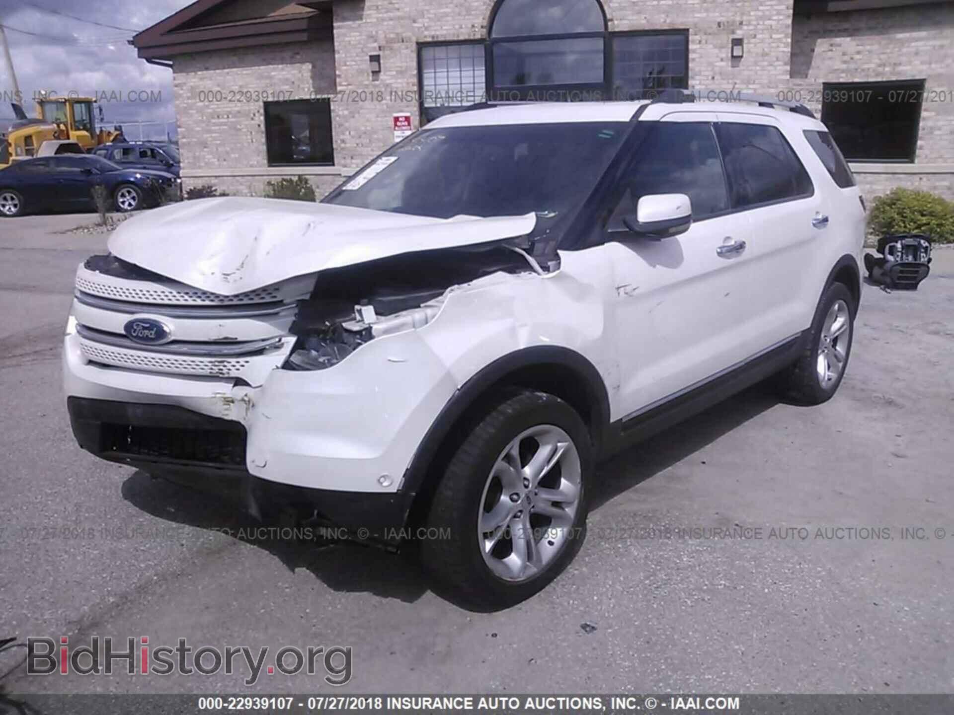2011 Ford Explorer - VIN: 1FMHK8F82BGA04307 - Фото 2