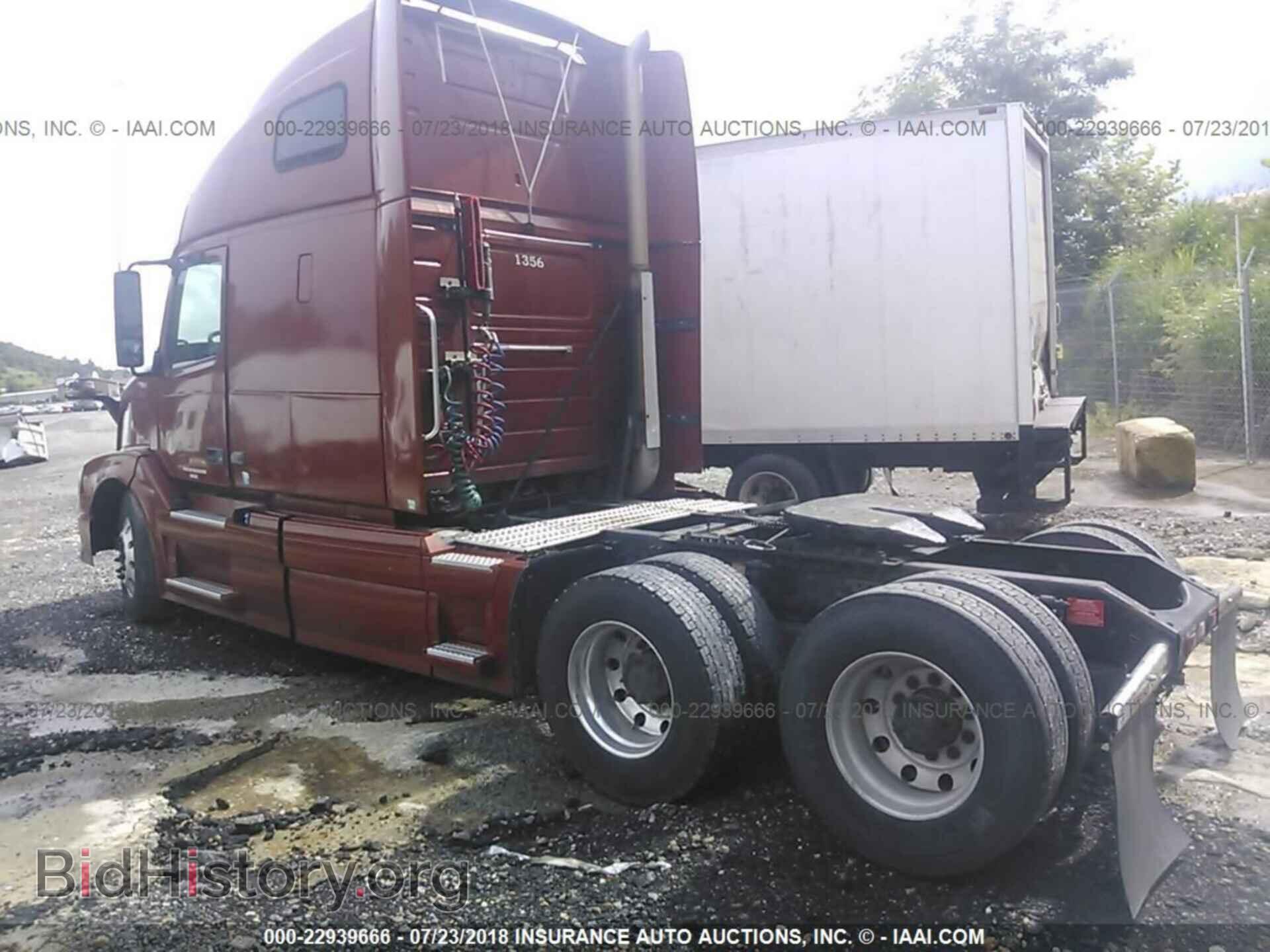 2013 Volvo Vnl - VIN: 4V4NC9EG0DN560332 - Фото 3