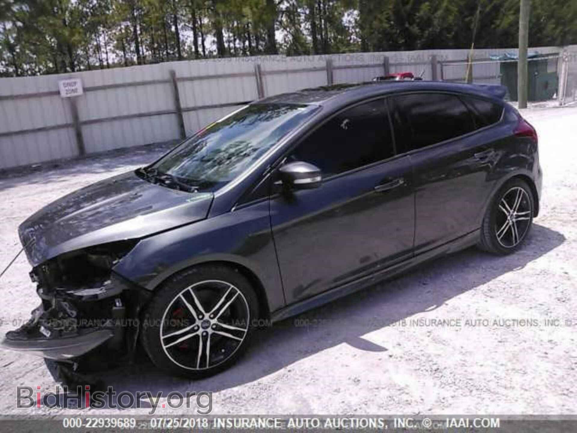 2017 Ford Focus - VIN: 1FADP3L92HL234729 - Photo 2