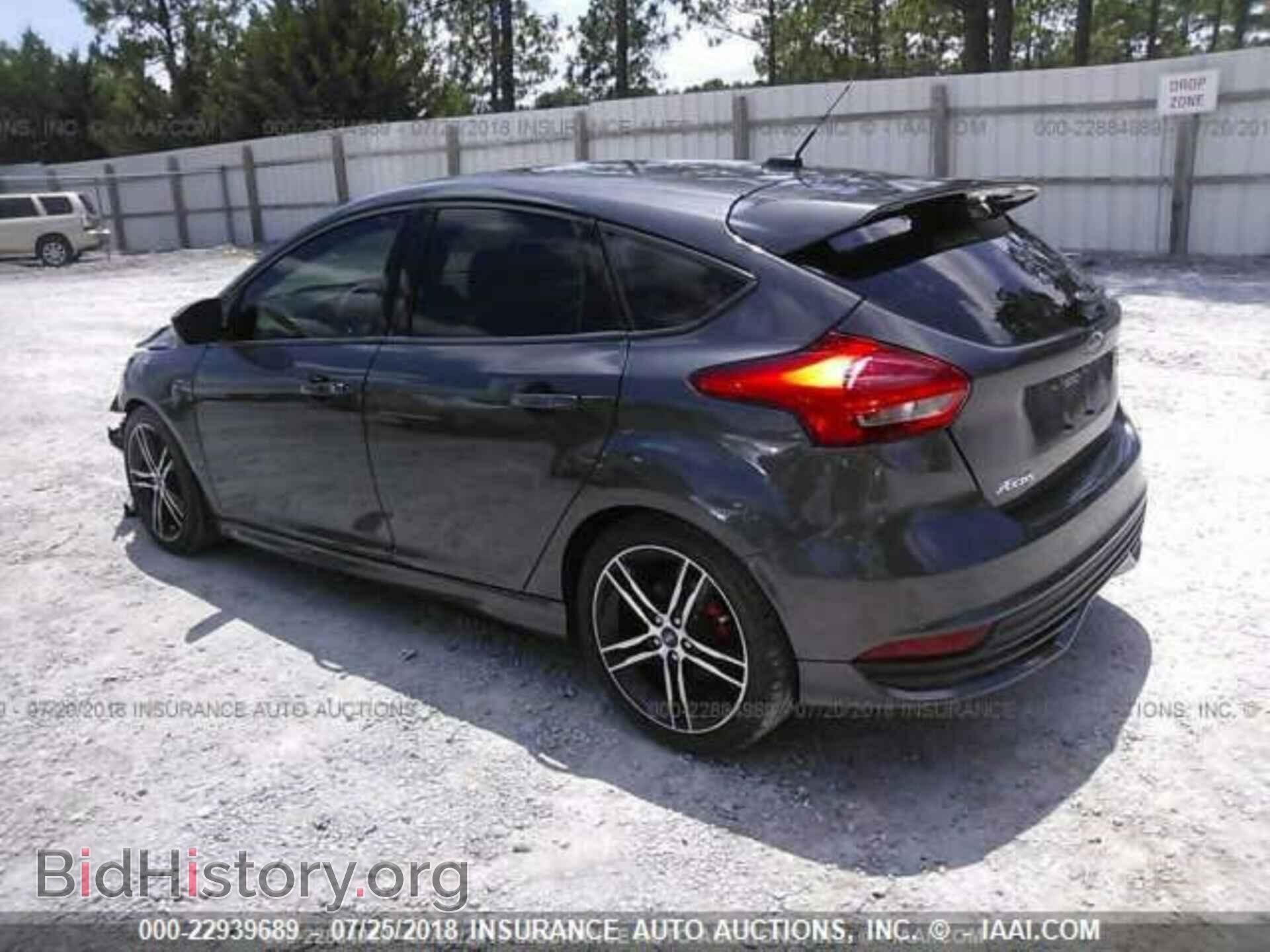 2017 Ford Focus - VIN: 1FADP3L92HL234729 - Photo 3