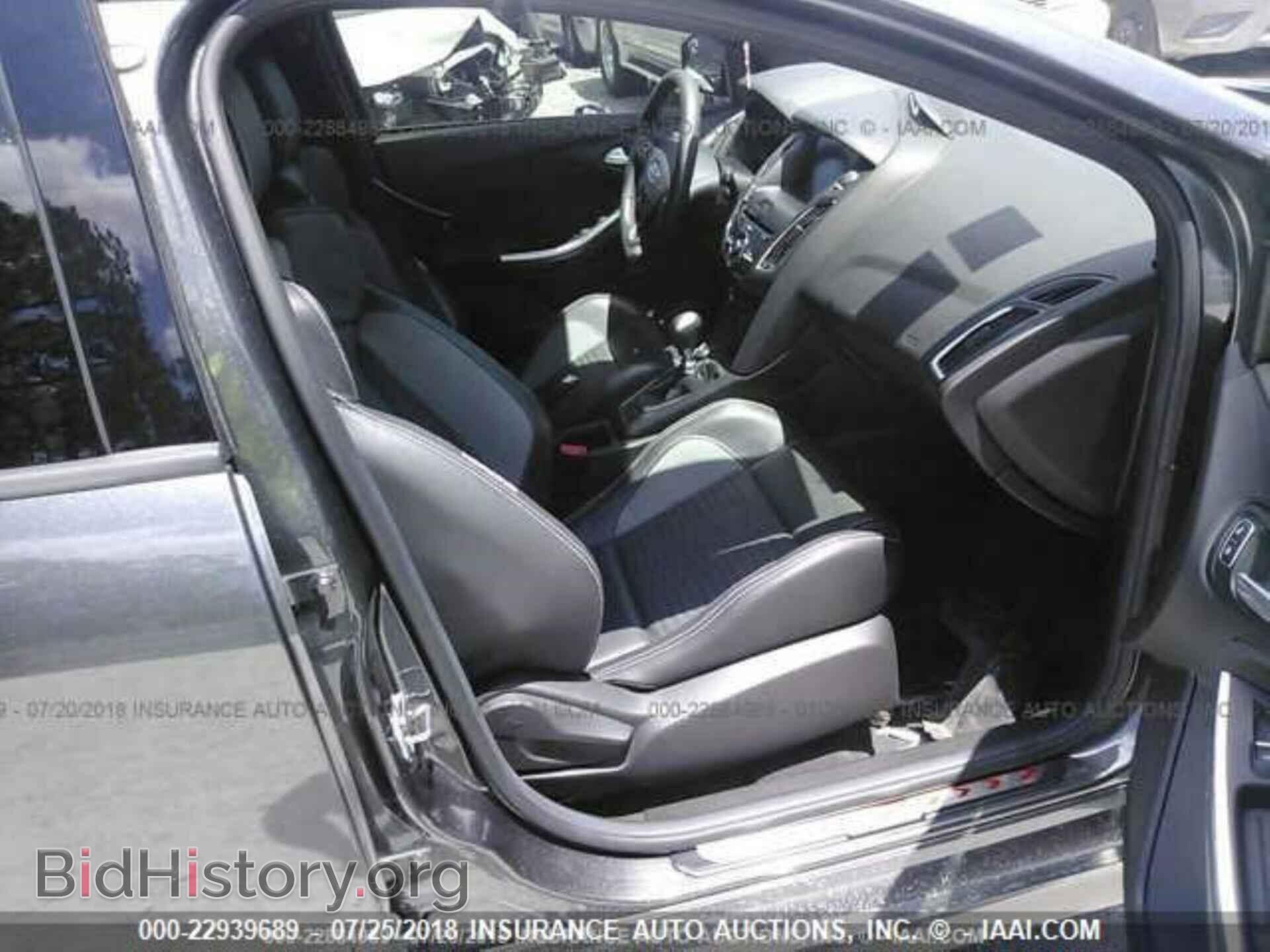 2017 Ford Focus - VIN: 1FADP3L92HL234729 - Photo 5