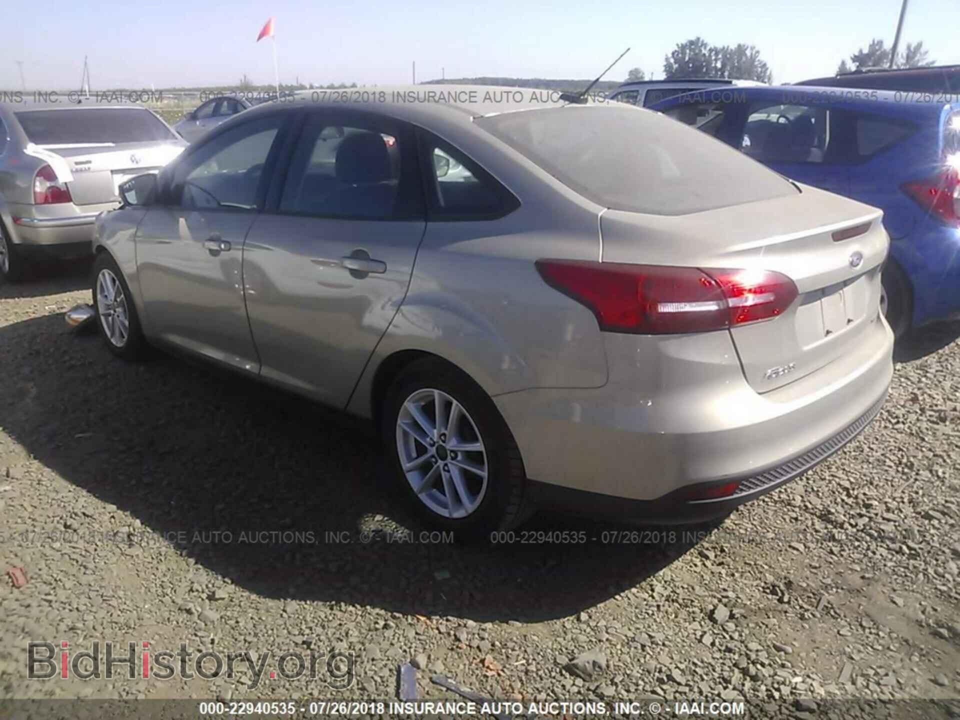 2015 Ford Focus - VIN: 1FADP3F23FL206076 - Photo 3