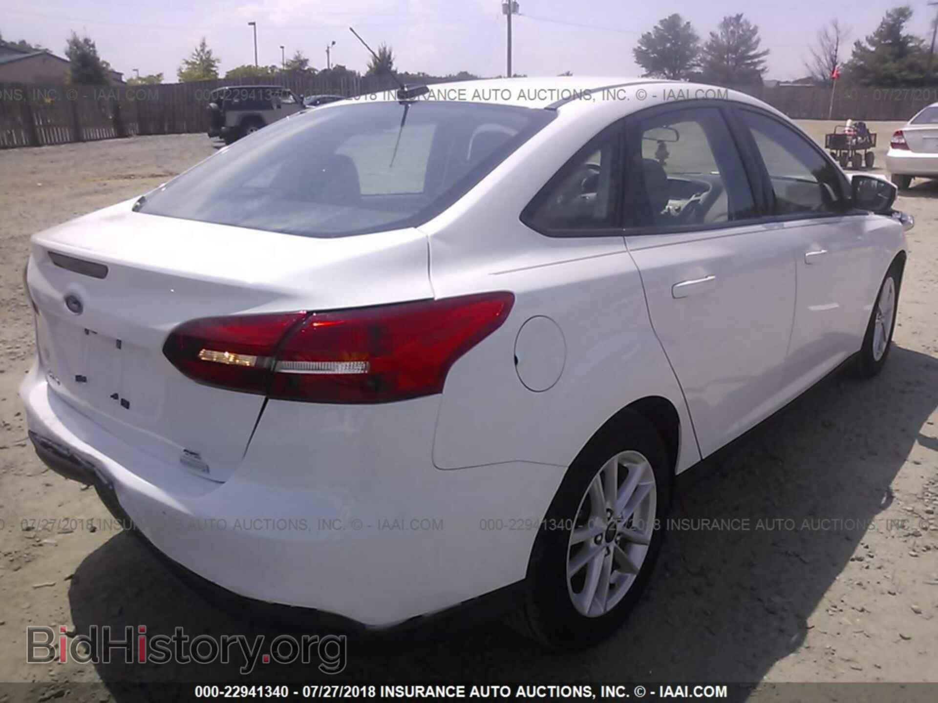 2017 Ford Focus - VIN: 1FADP3FE4HL242596 - Photo 4