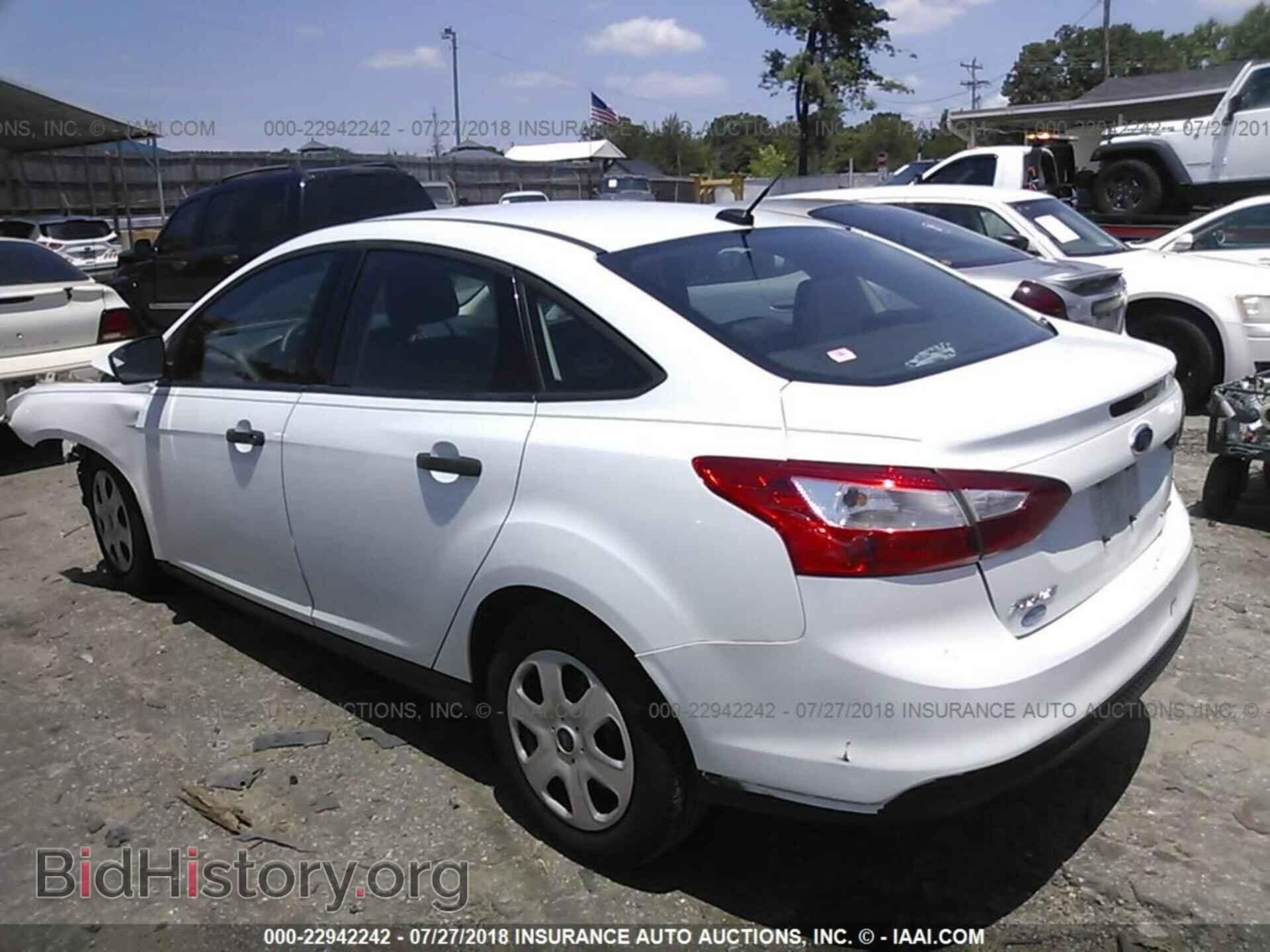 2013 Ford Focus - VIN: 1FADP3E22DL111832 - Photo 3