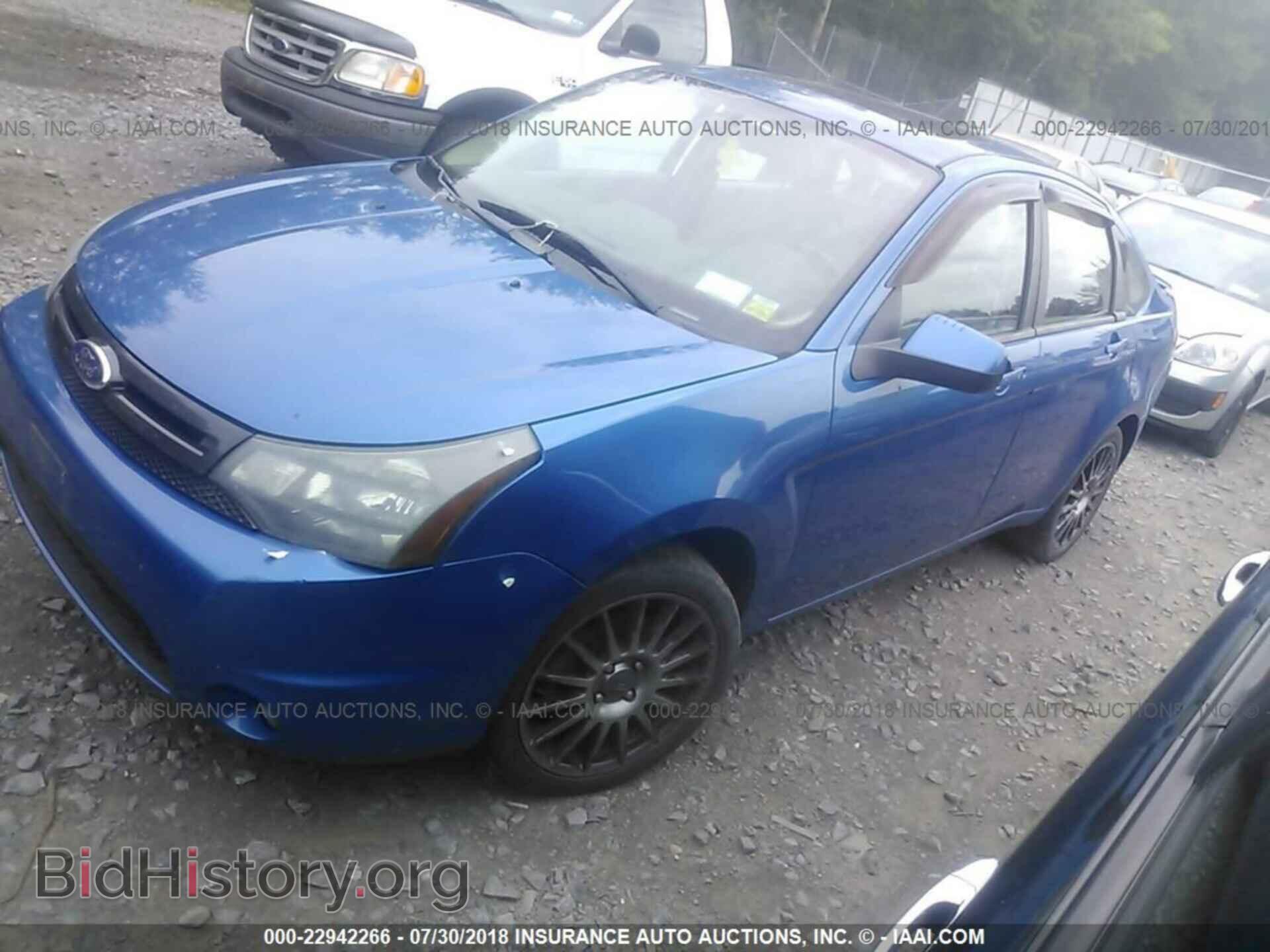 2011 Ford Focus - VIN: 1FAHP3GN5BW157451 - Фото 2